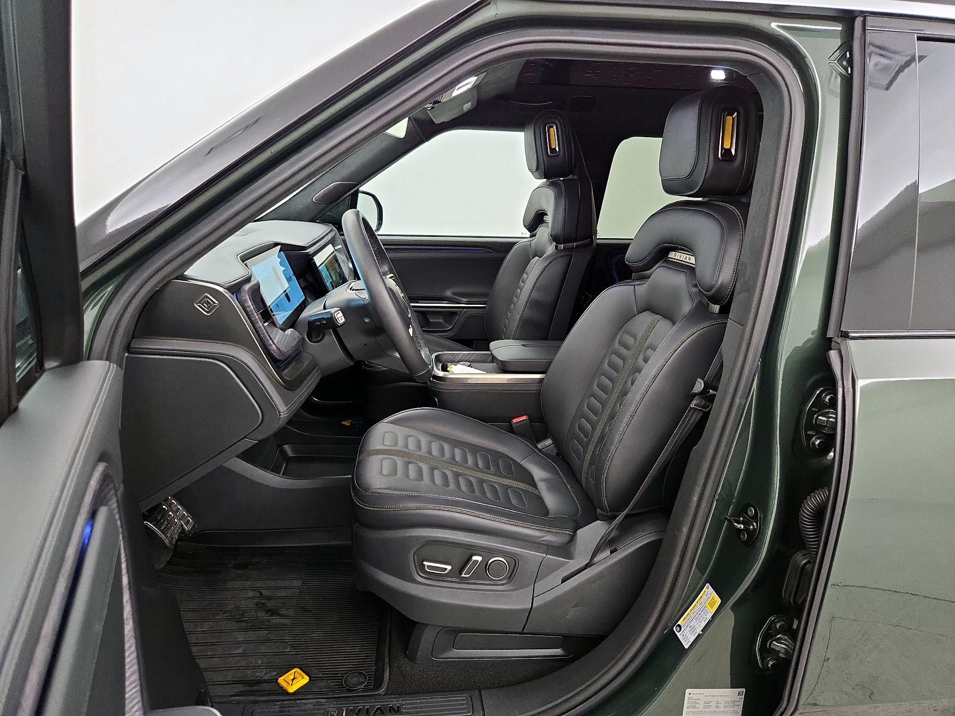 Thumbnail: 2024 Rivian R1S - 11