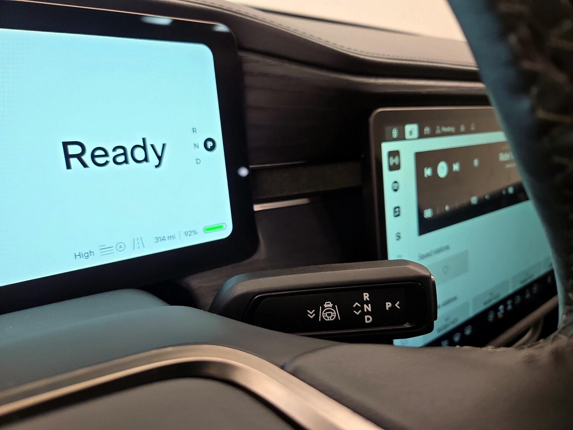 Thumbnail: 2024 Rivian R1S - 17