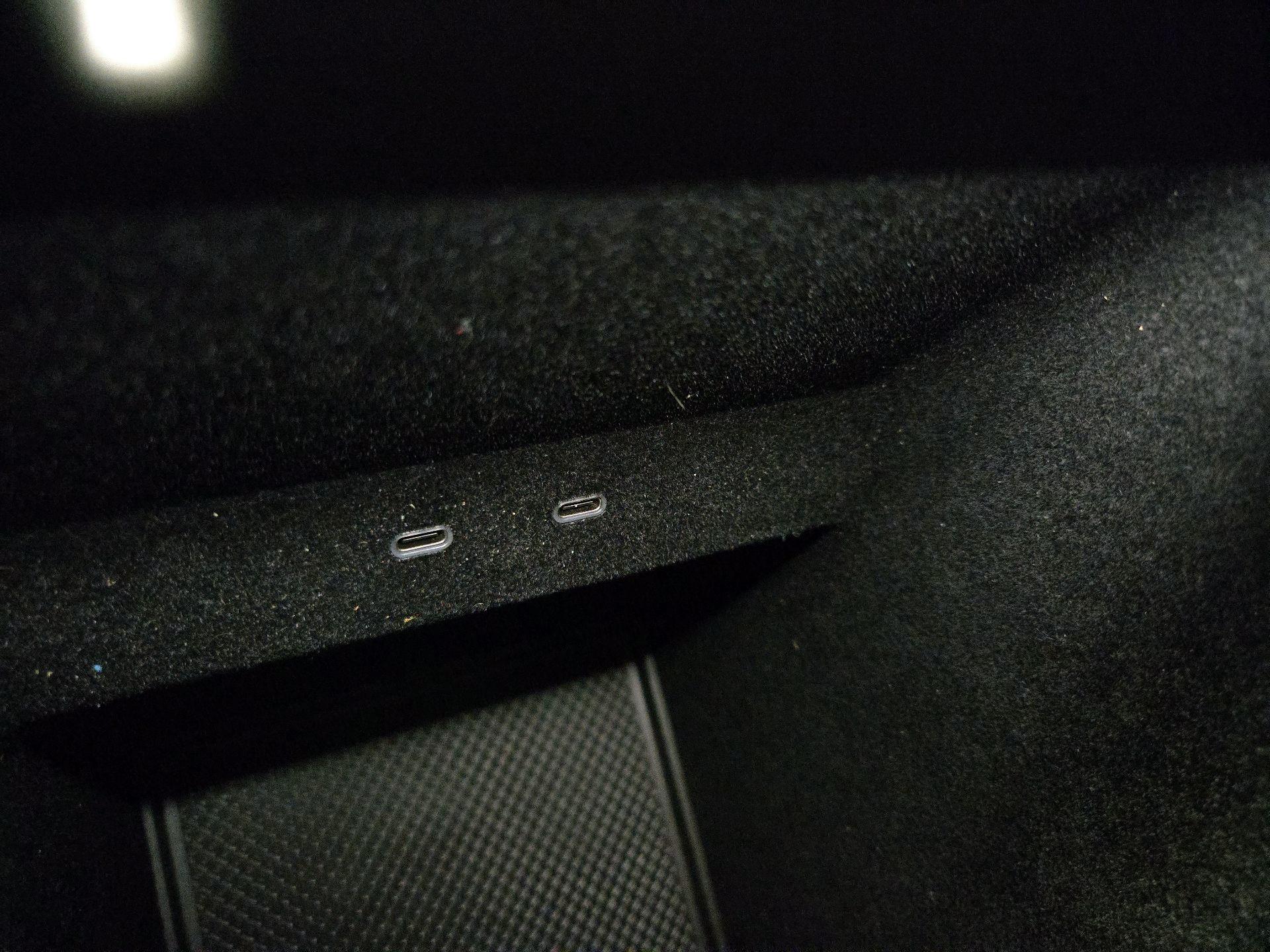 Thumbnail: 2024 Rivian R1S - 18