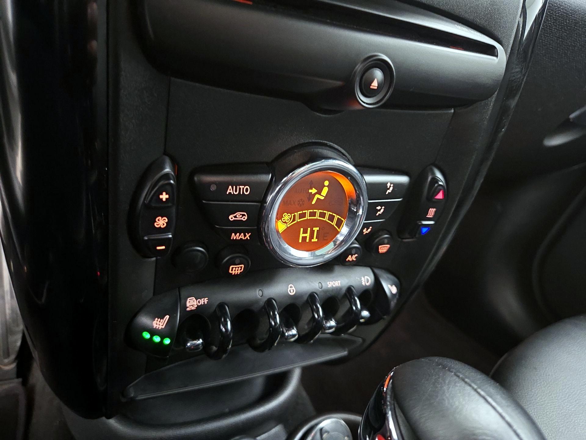 Thumbnail: 2015 MINI Cooper Countryman - 14