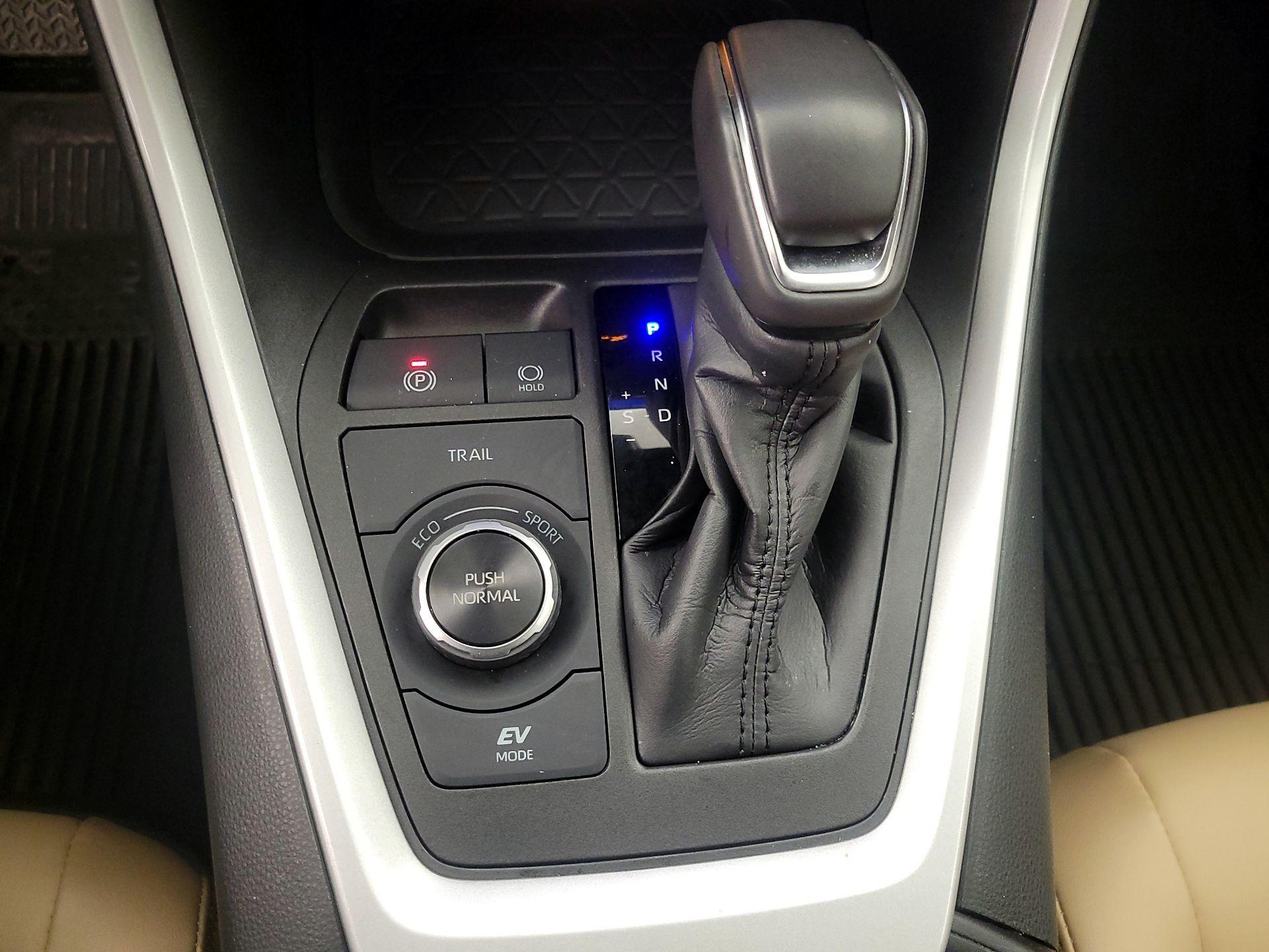 Thumbnail: 2024 Toyota RAV4 - 17