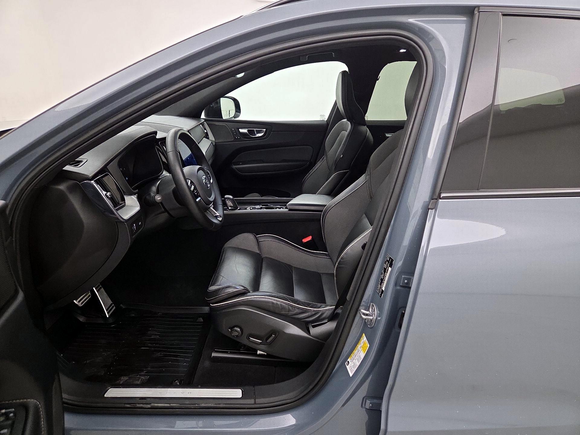 Thumbnail: 2022 Volvo XC60 - 11