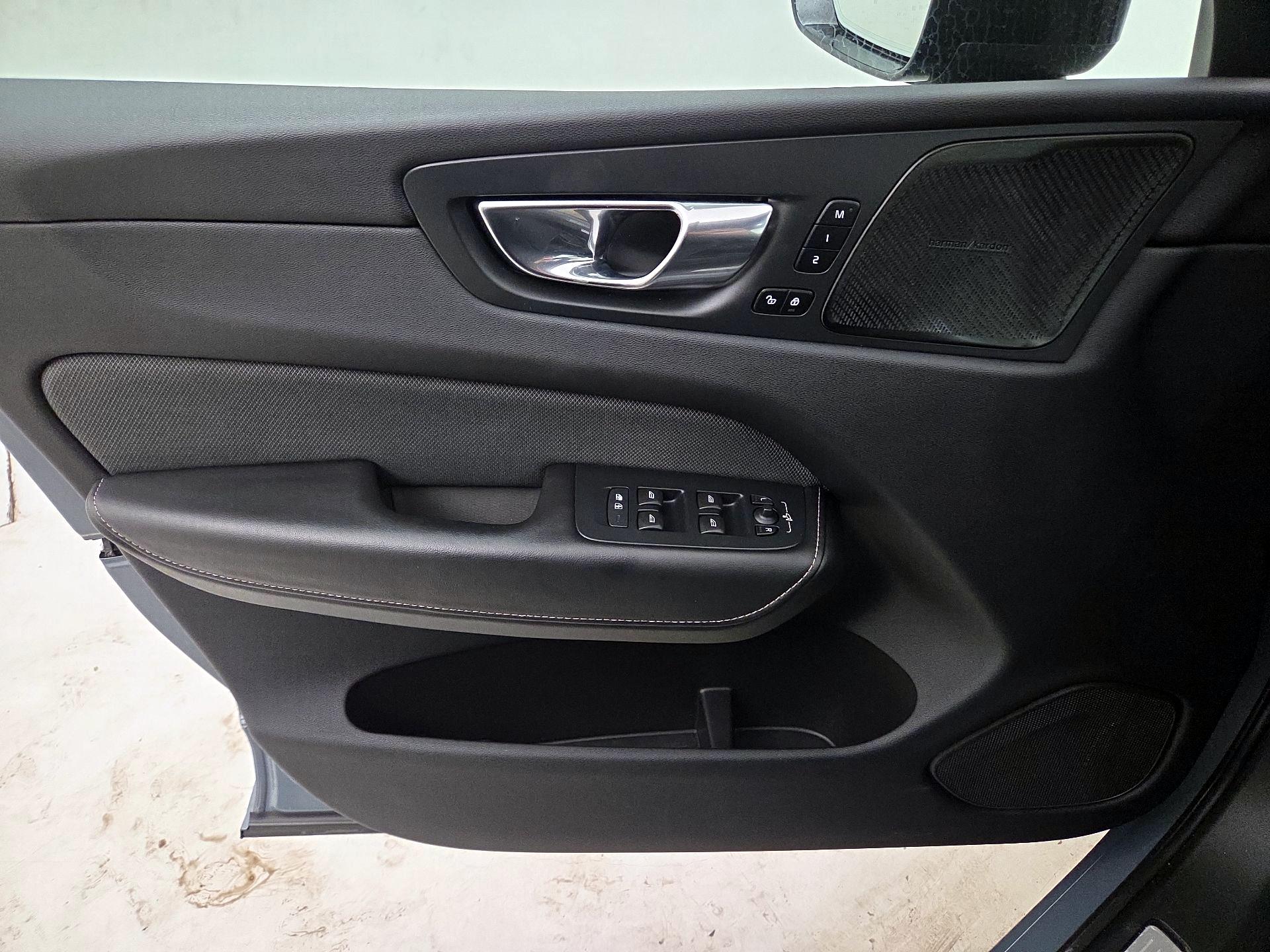 Thumbnail: 2022 Volvo XC60 - 12