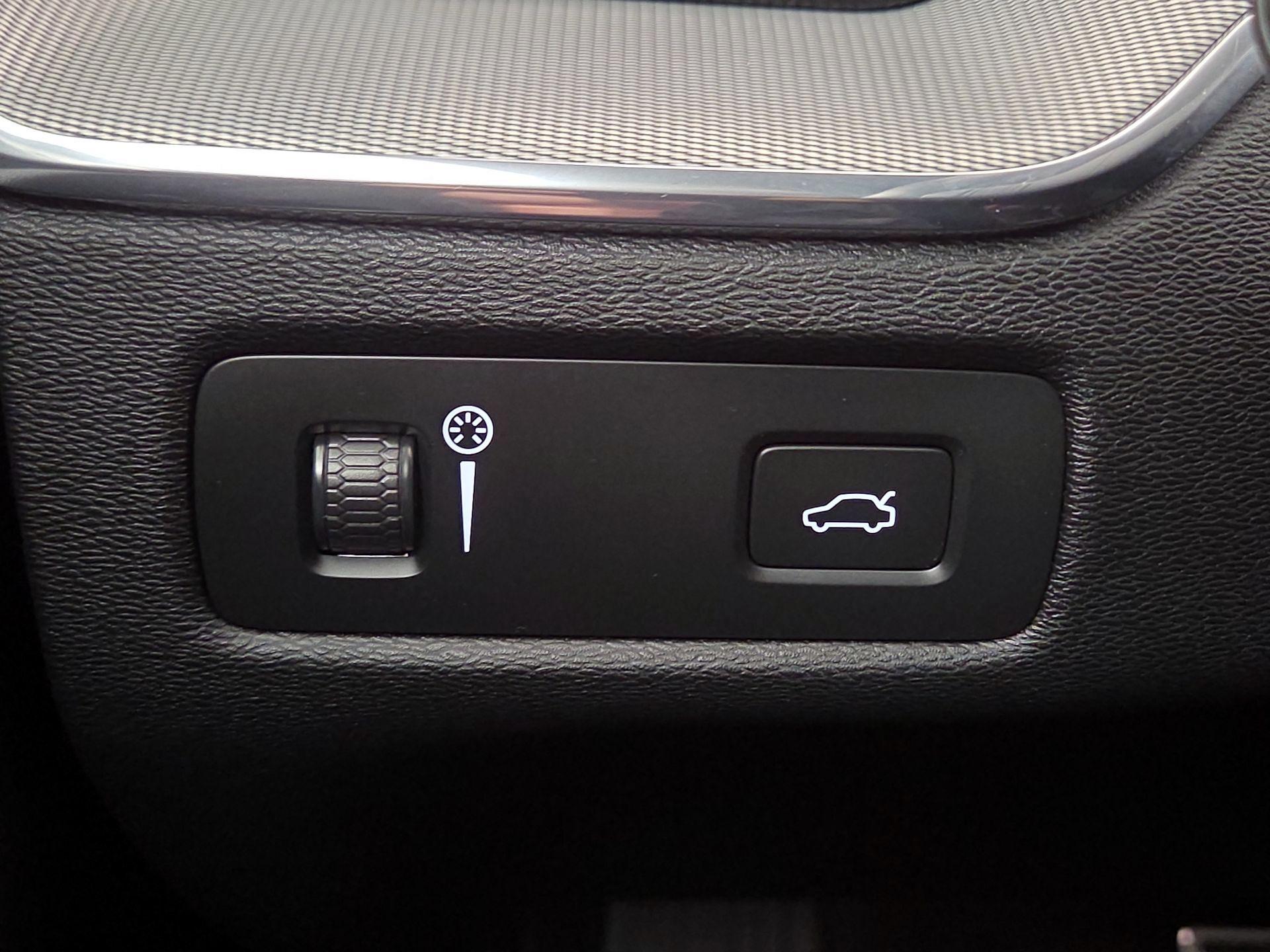 Thumbnail: 2022 Volvo XC60 - 13