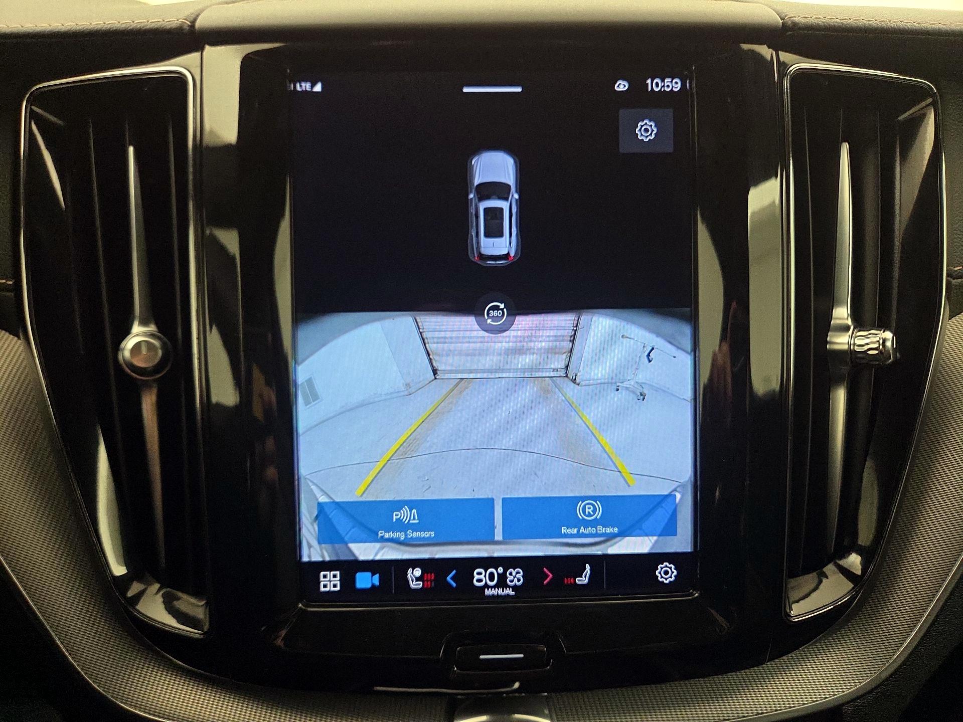 Thumbnail: 2022 Volvo XC60 - 15