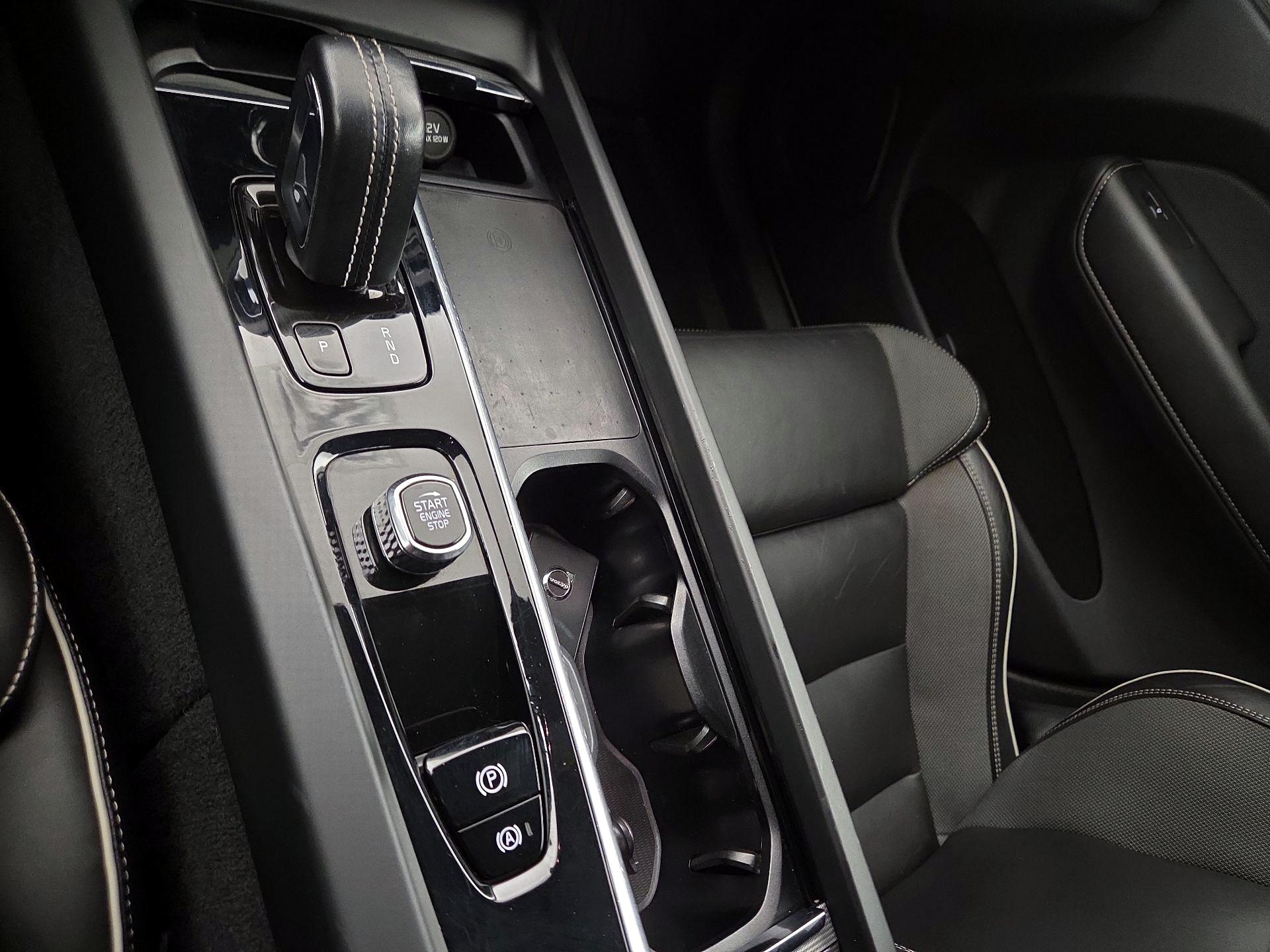 Thumbnail: 2022 Volvo XC60 - 18