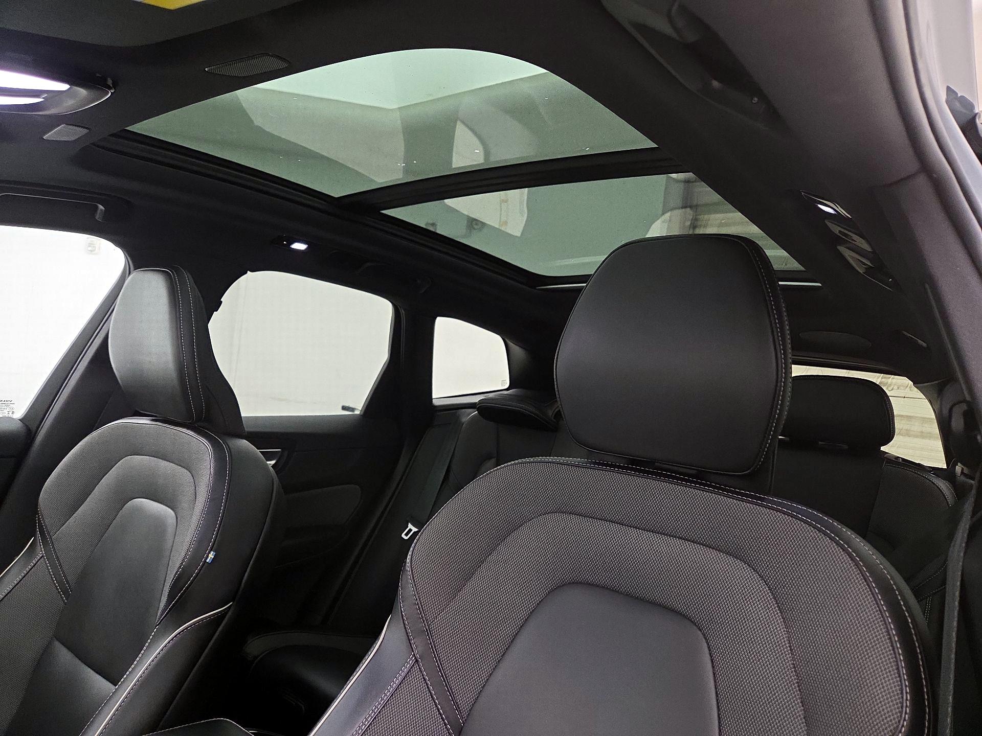 Thumbnail: 2022 Volvo XC60 - 20