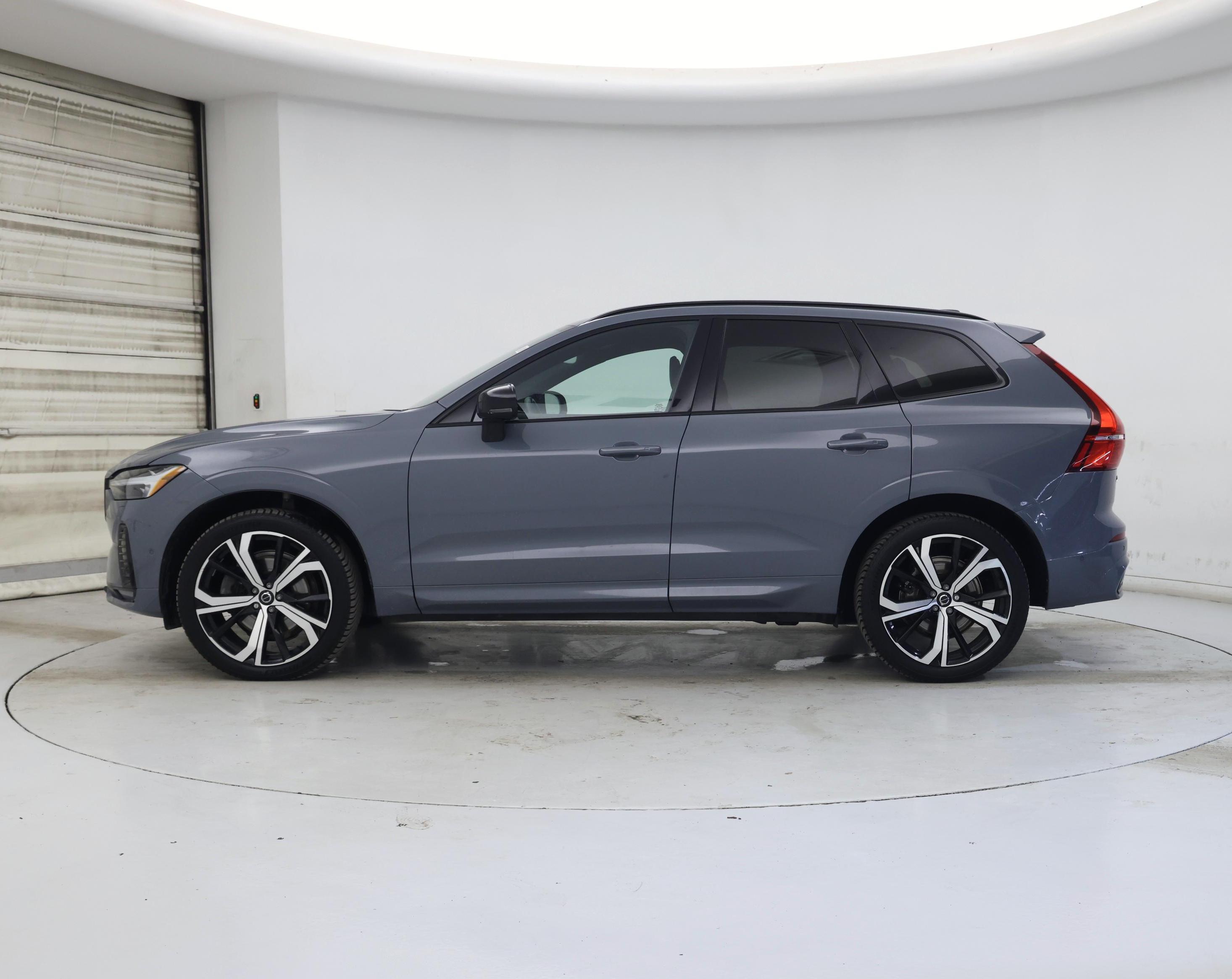 Thumbnail: 2022 Volvo XC60 - 3