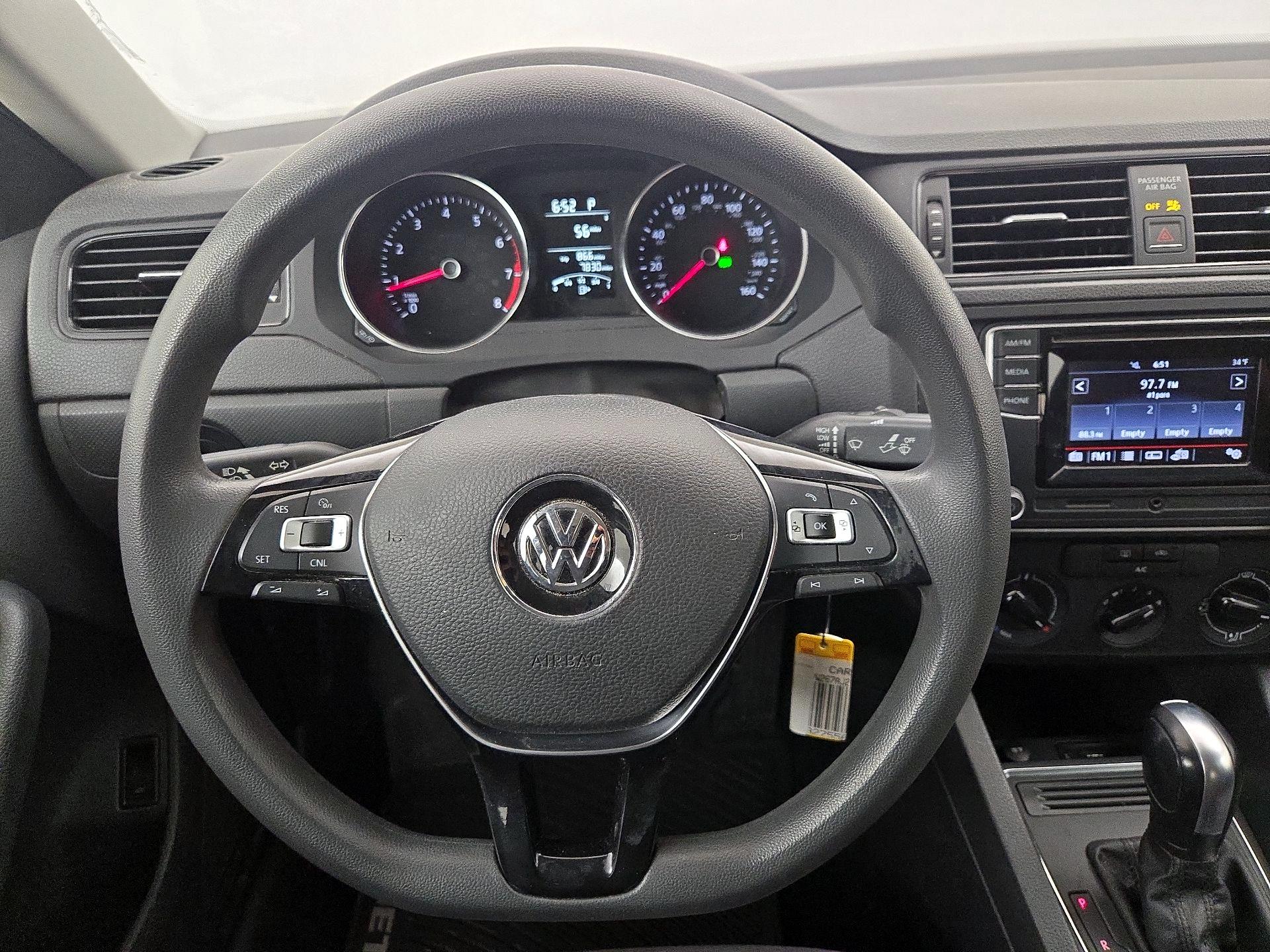 Thumbnail: 2016 Volkswagen Jetta - 10