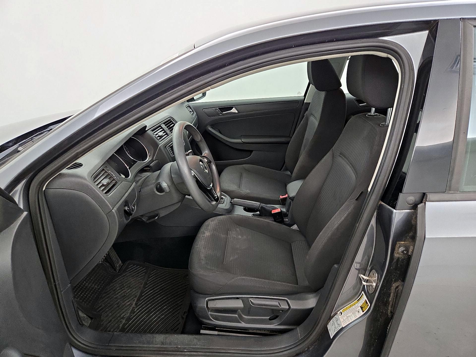 Thumbnail: 2016 Volkswagen Jetta - 11