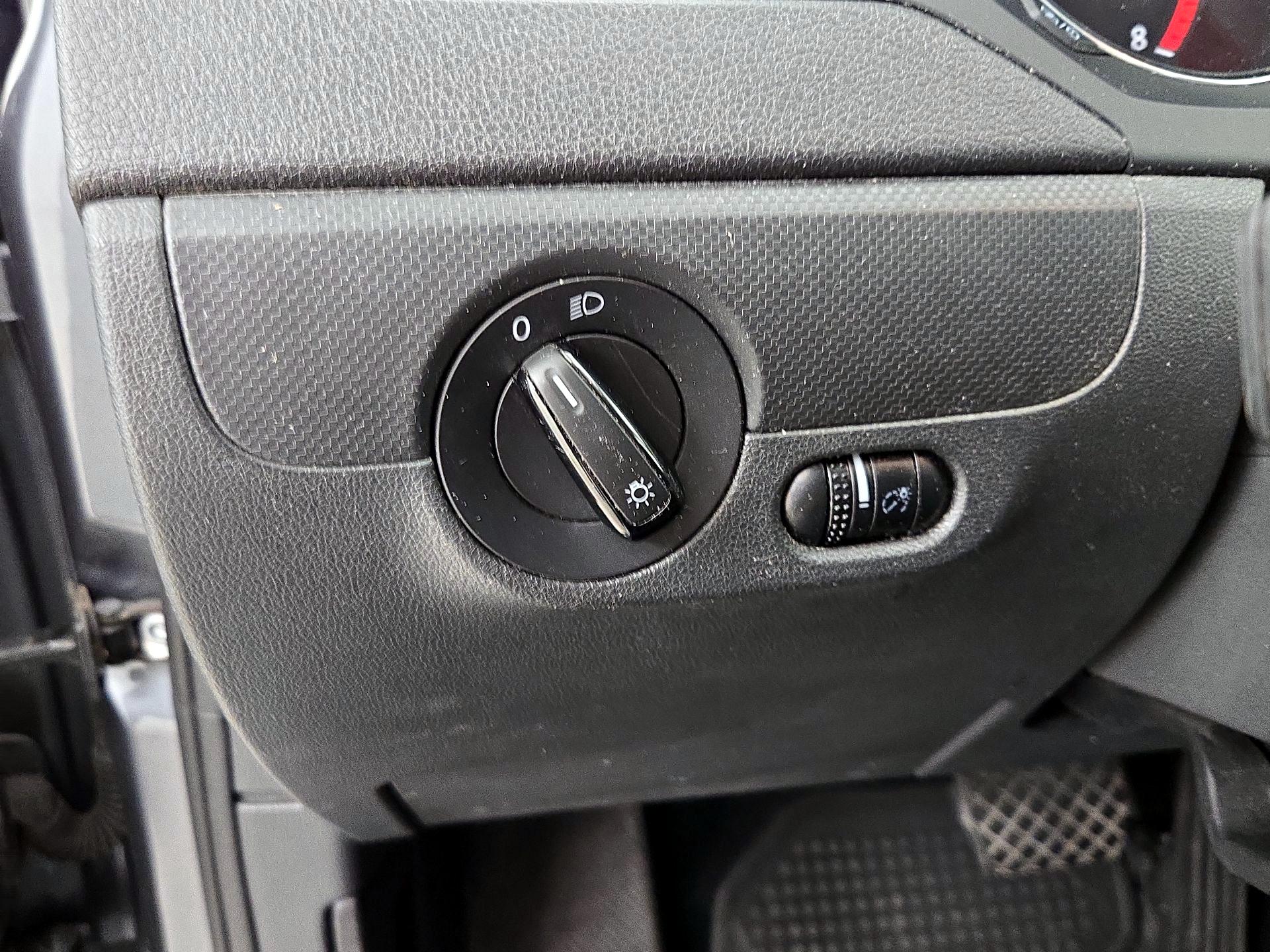 Thumbnail: 2016 Volkswagen Jetta - 13