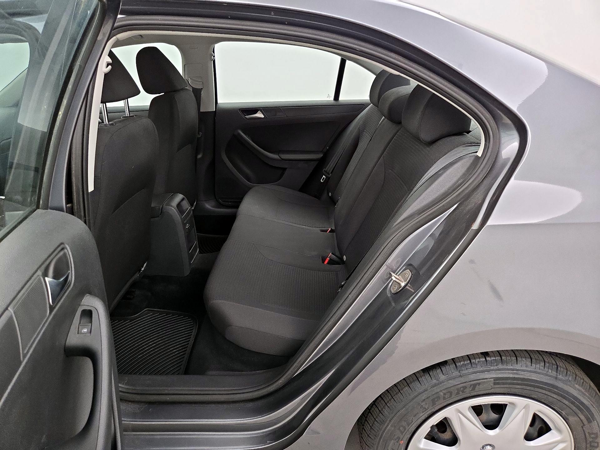 Thumbnail: 2016 Volkswagen Jetta - 18