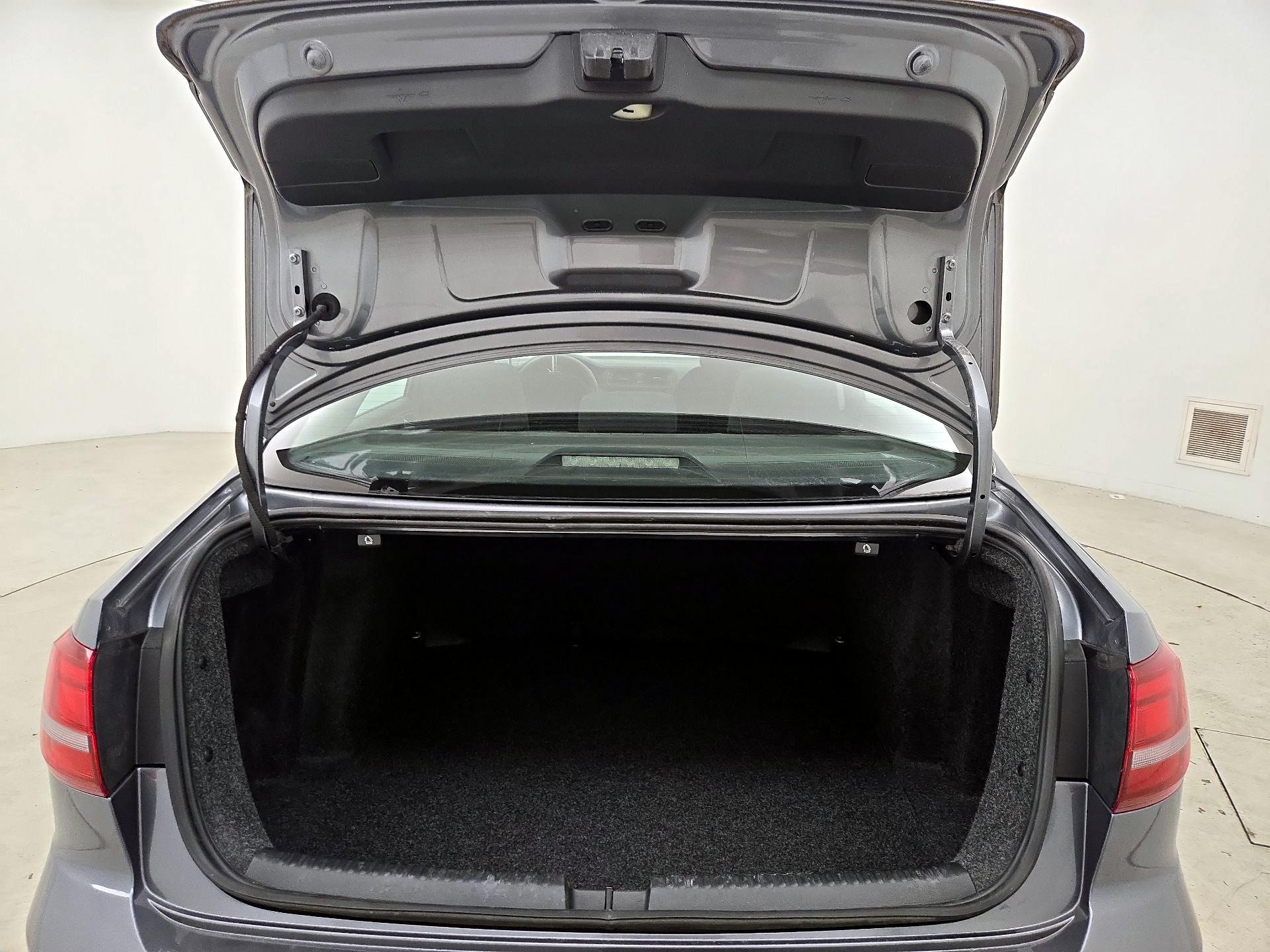 Thumbnail: 2016 Volkswagen Jetta - 19