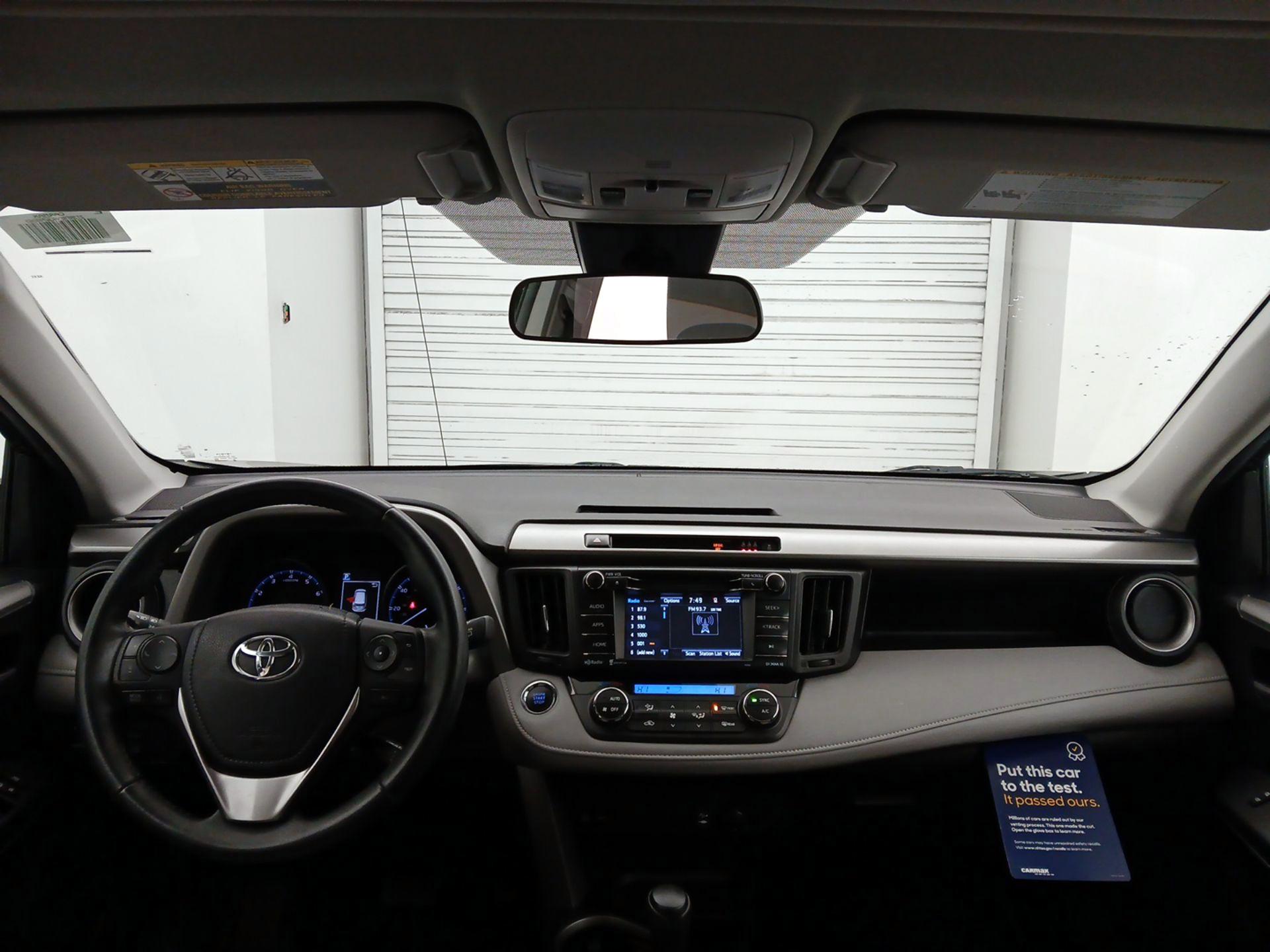 Thumbnail: 2018 Toyota RAV4 - 9