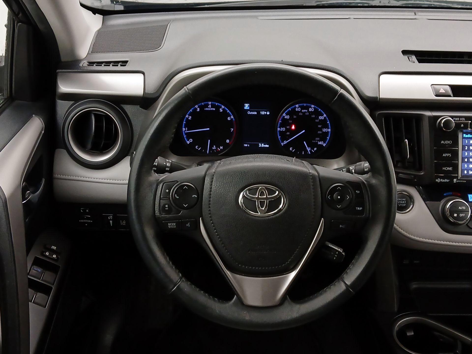 Thumbnail: 2018 Toyota RAV4 - 10