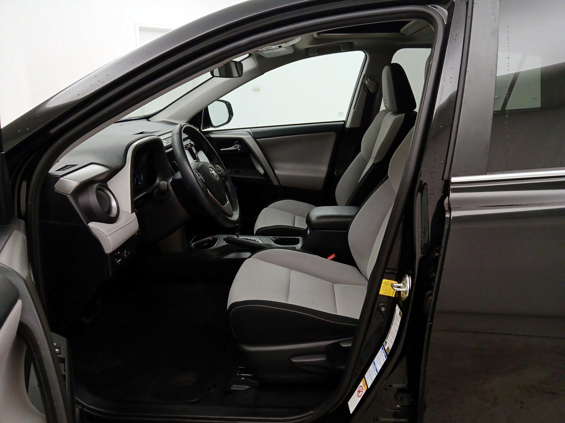 Thumbnail: 2018 Toyota RAV4 - 11