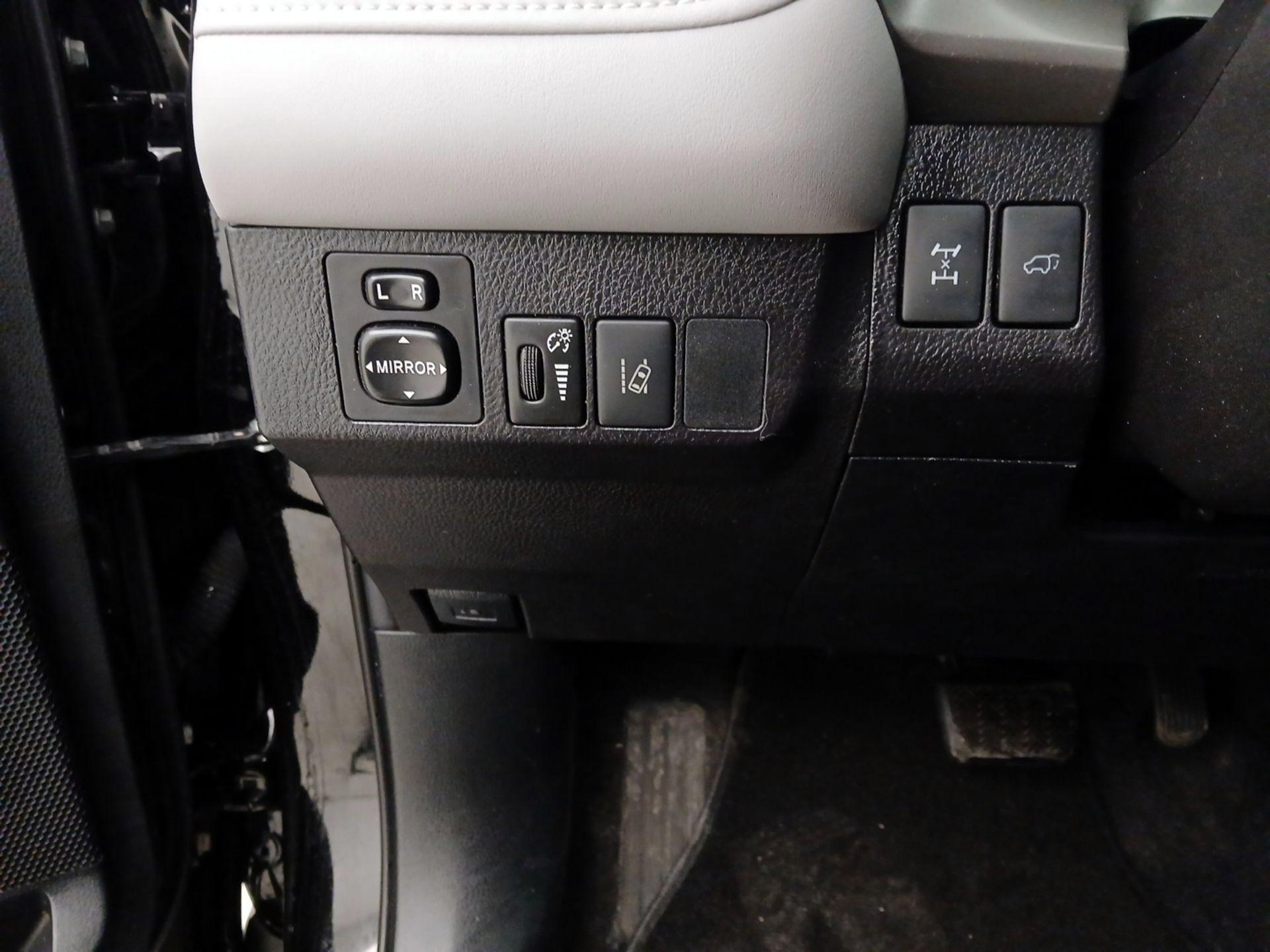 Thumbnail: 2018 Toyota RAV4 - 13