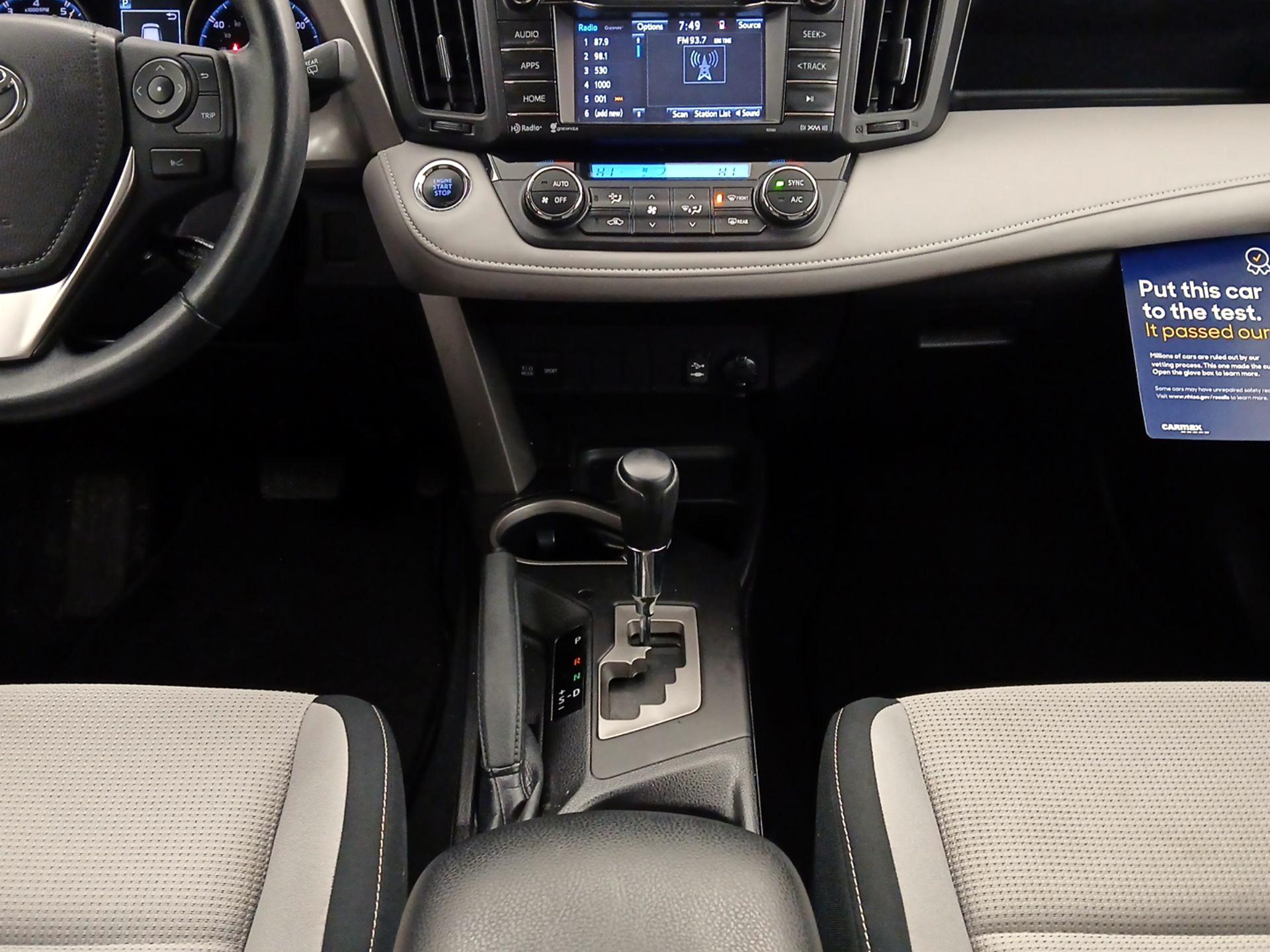 Thumbnail: 2018 Toyota RAV4 - 17