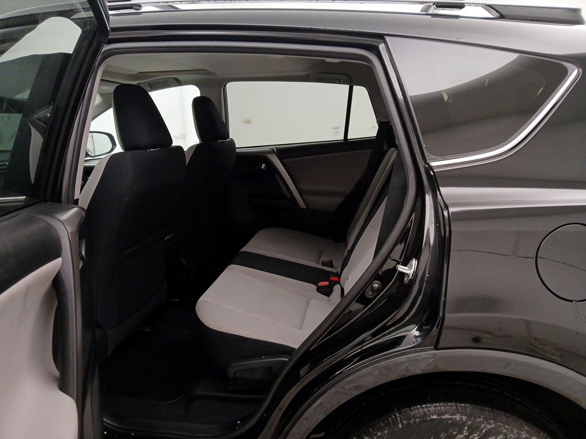 Thumbnail: 2018 Toyota RAV4 - 20