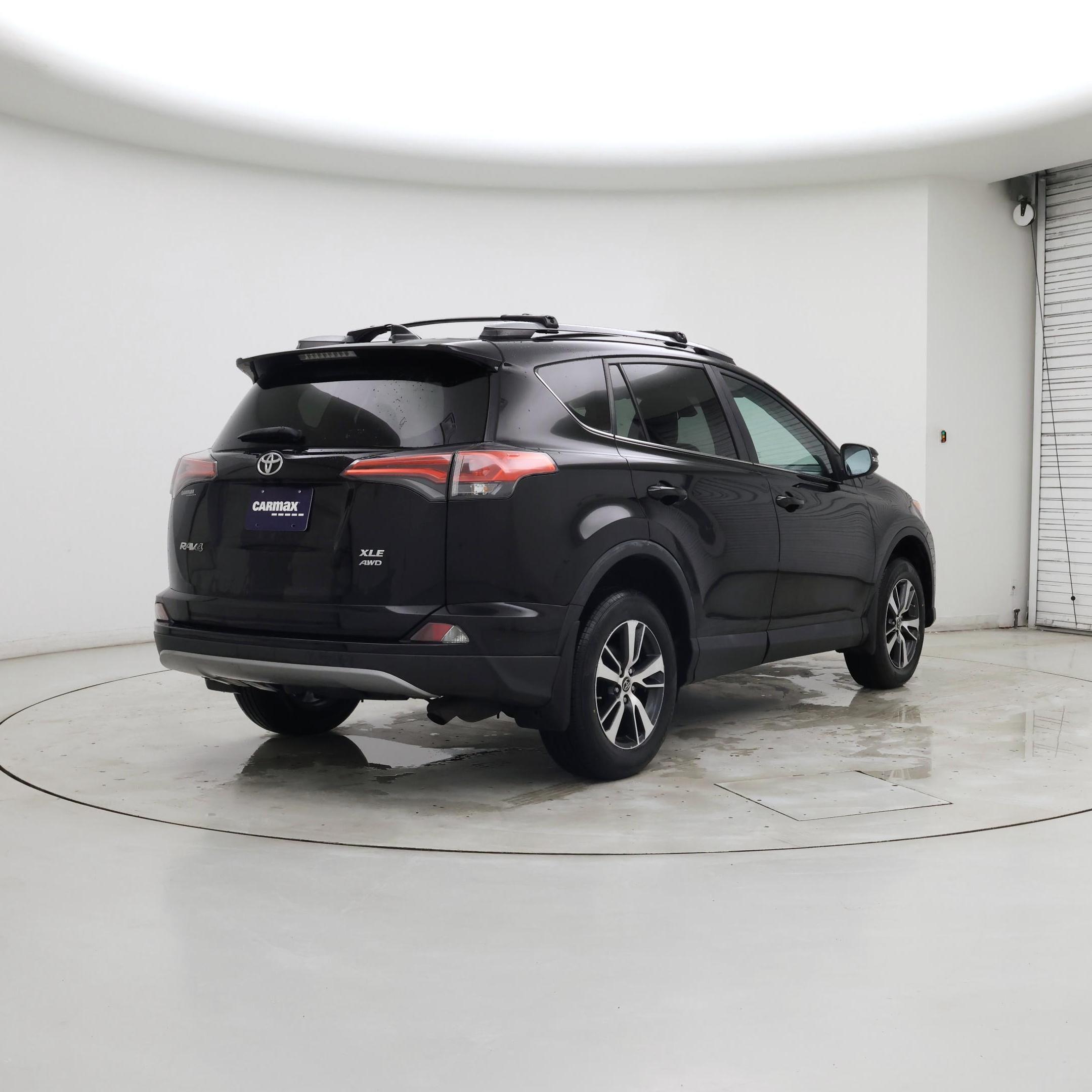 Thumbnail: 2018 Toyota RAV4 - 8