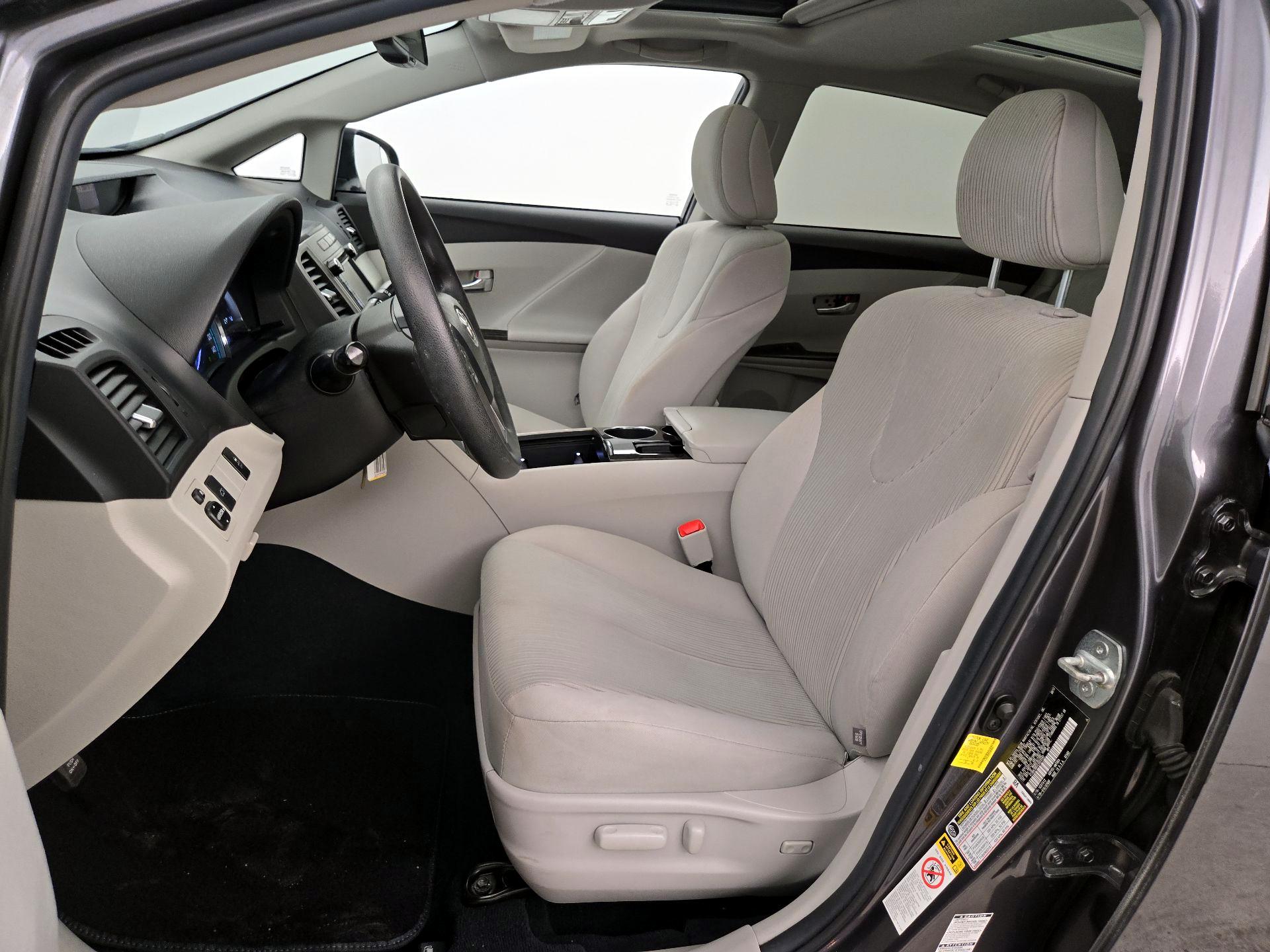 Thumbnail: 2014 Toyota Venza - 11