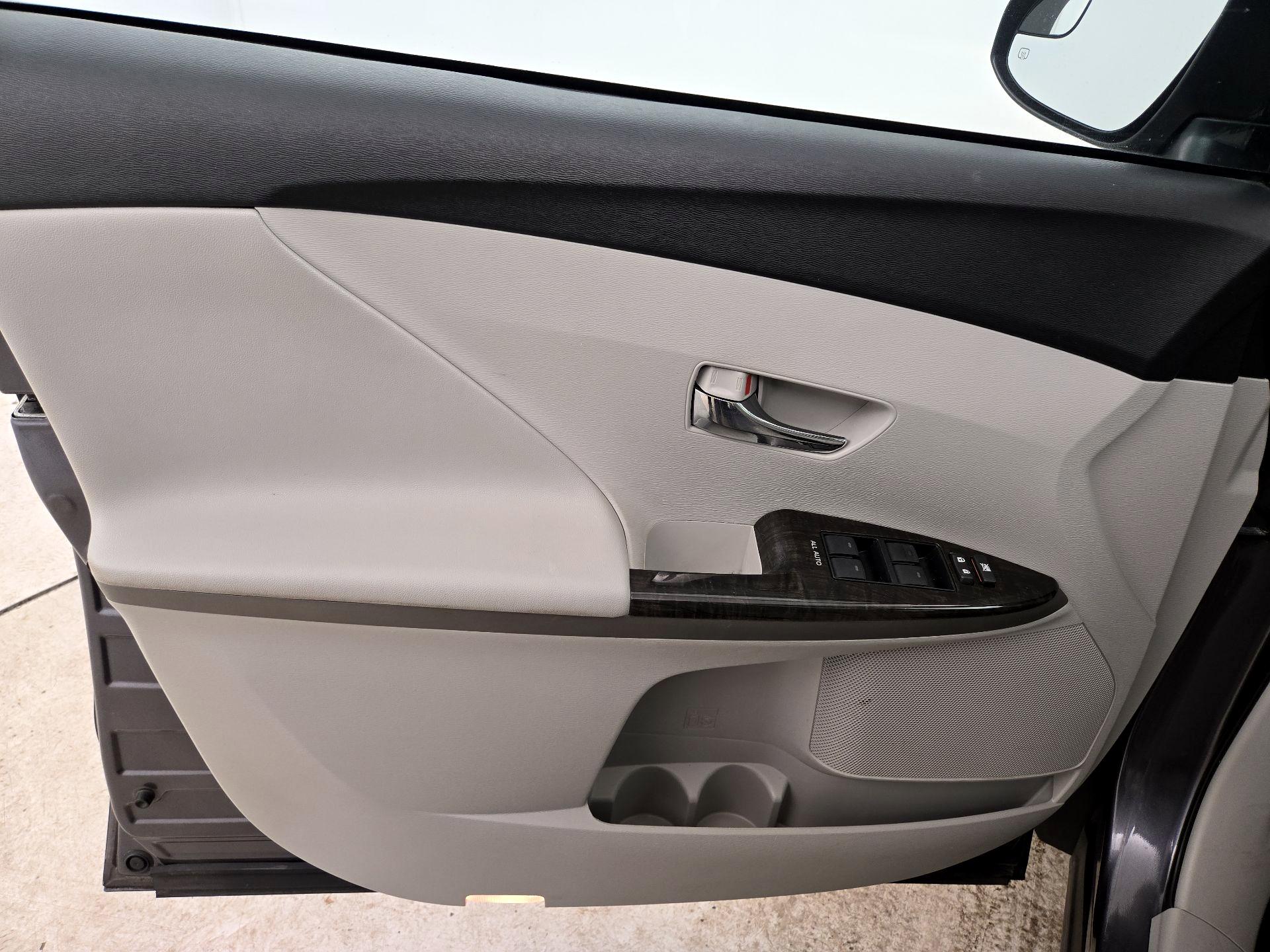 Thumbnail: 2014 Toyota Venza - 12