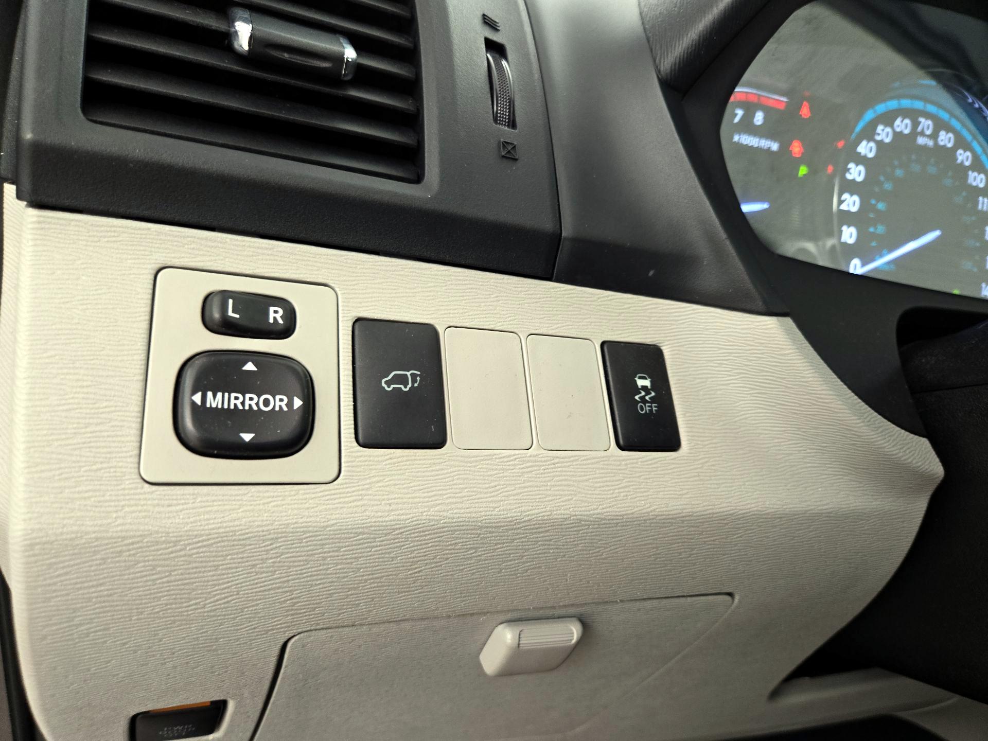 Thumbnail: 2014 Toyota Venza - 13