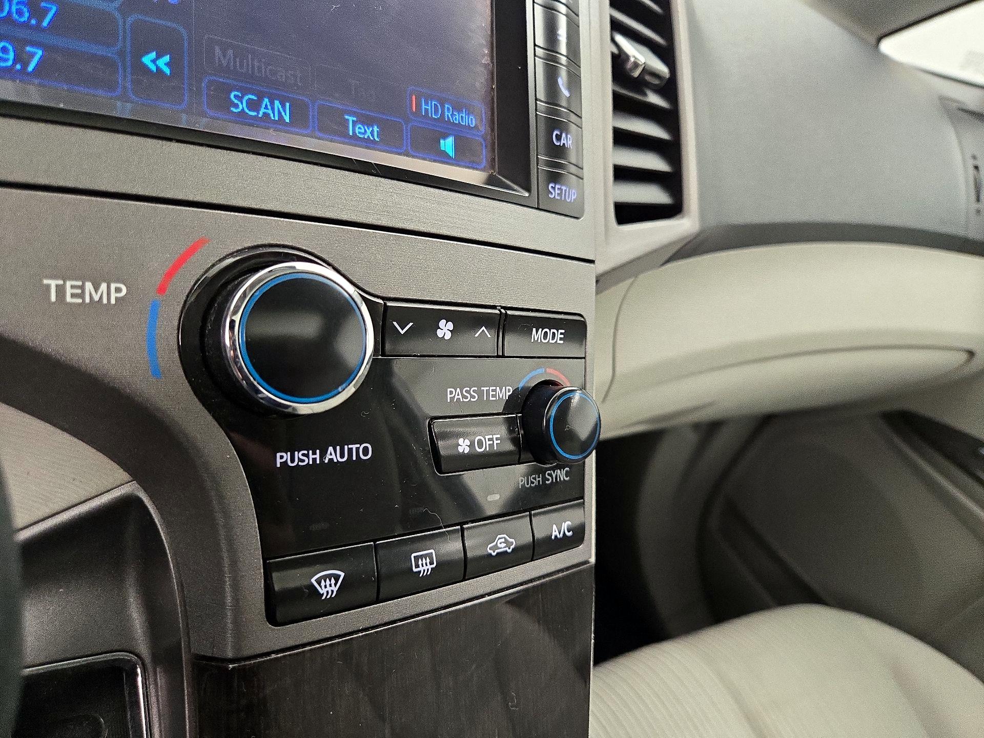 Thumbnail: 2014 Toyota Venza - 16