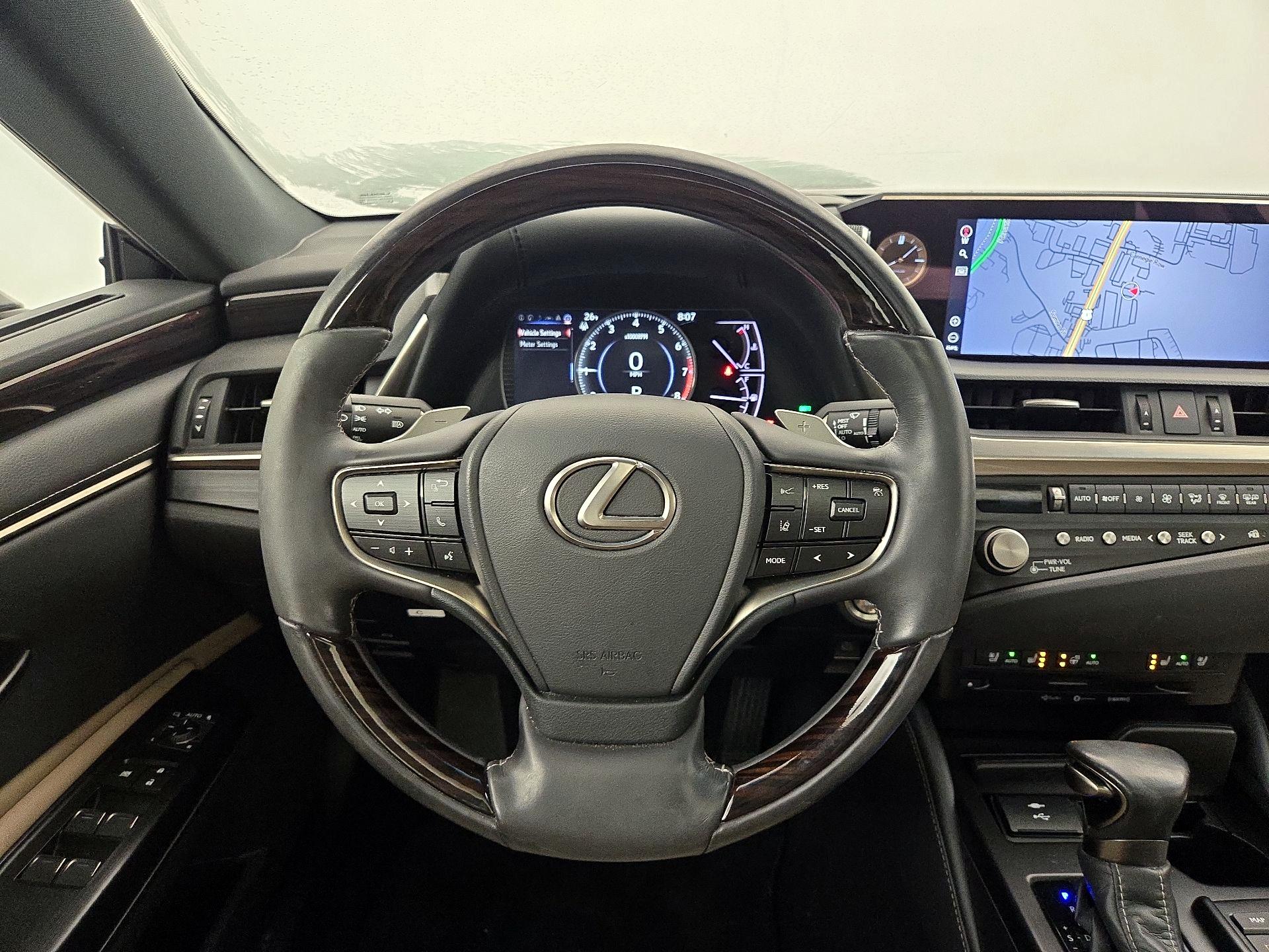 Thumbnail: 2021 Lexus ES - 10