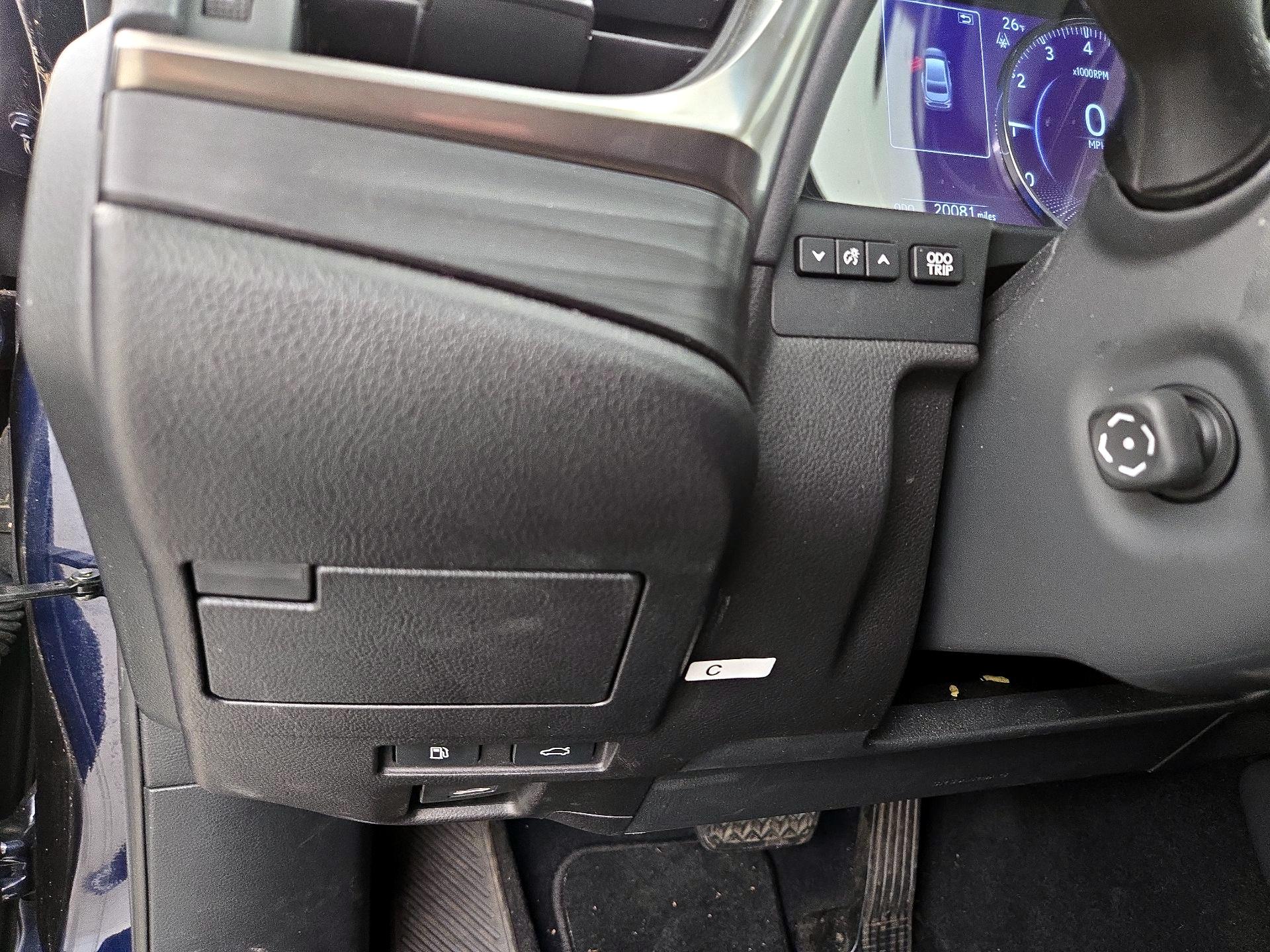 Thumbnail: 2021 Lexus ES - 13