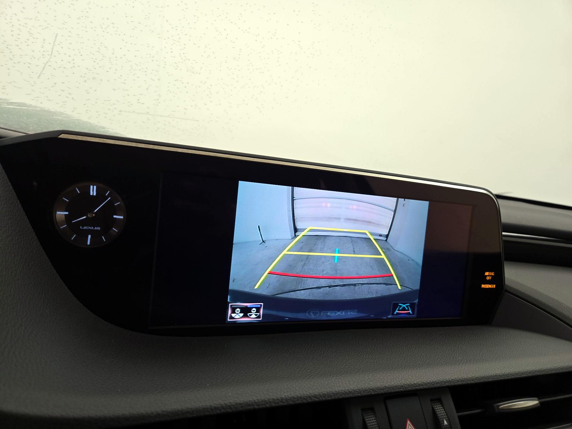 Thumbnail: 2021 Lexus ES - 15