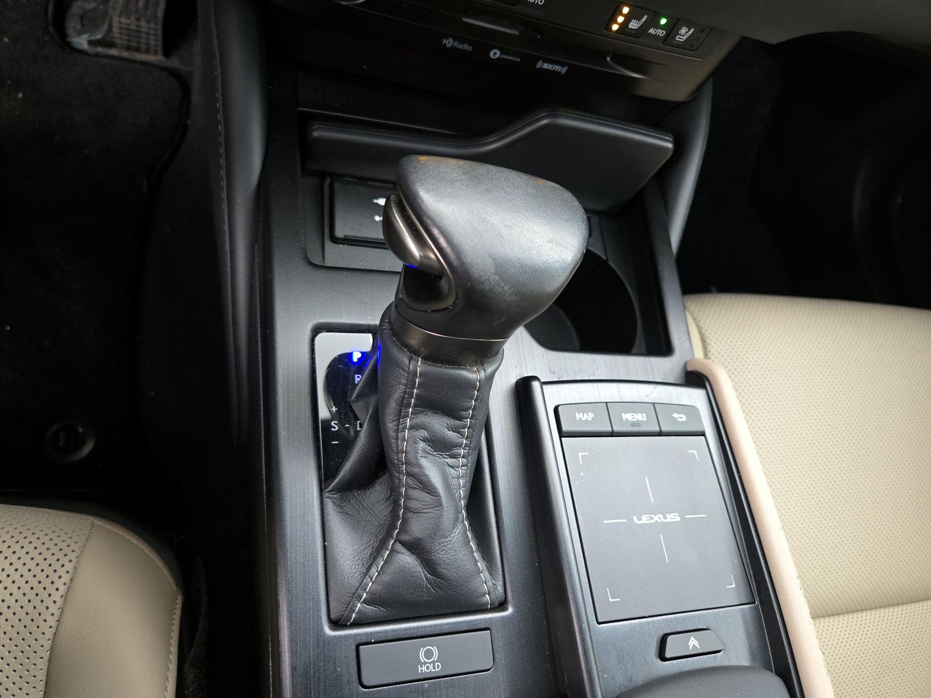 Thumbnail: 2021 Lexus ES - 18