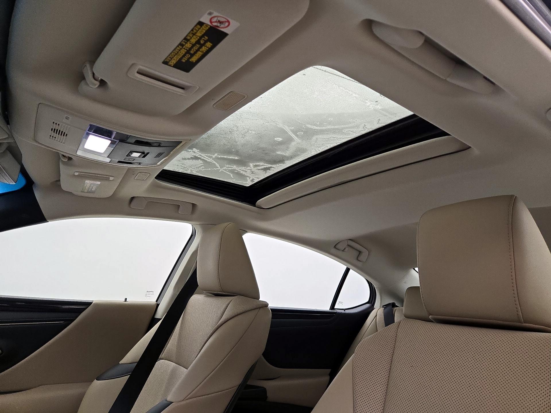 Thumbnail: 2021 Lexus ES - 19