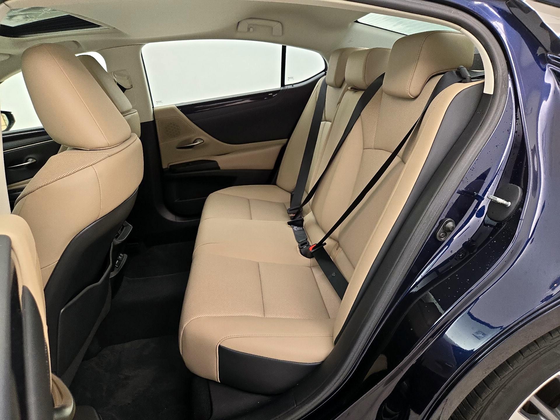 Thumbnail: 2021 Lexus ES - 20