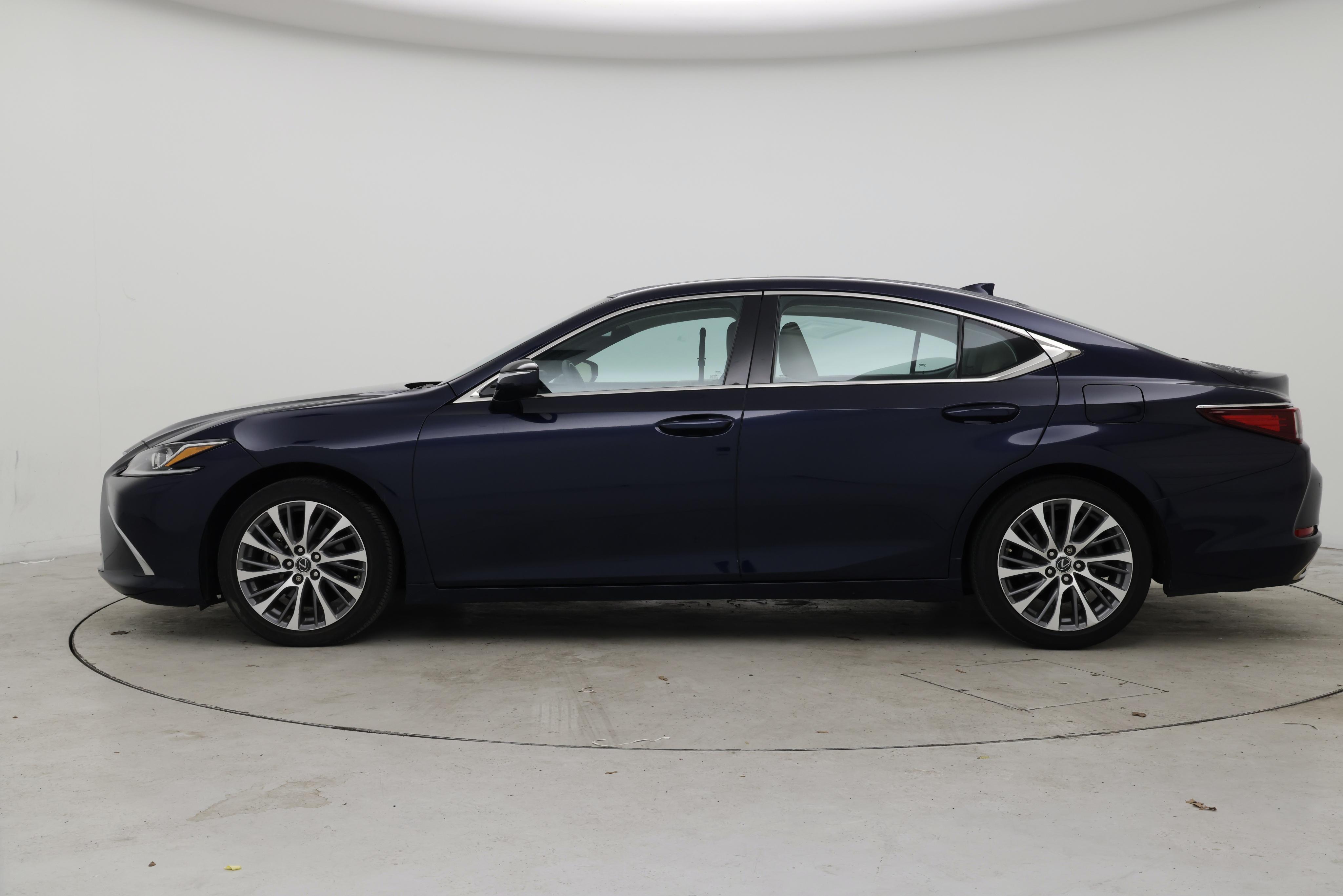 Thumbnail: 2021 Lexus ES - 3