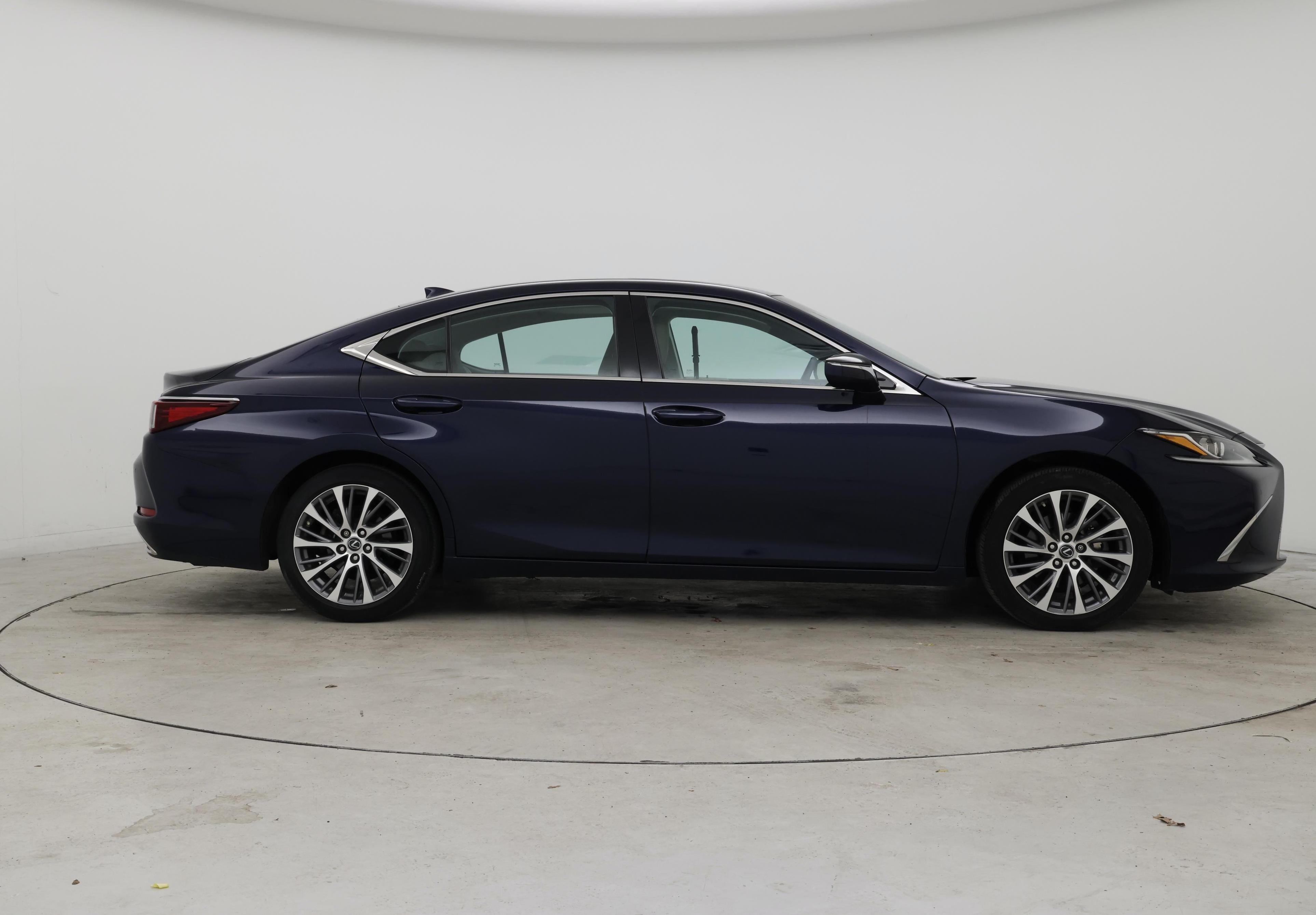 Thumbnail: 2021 Lexus ES - 7