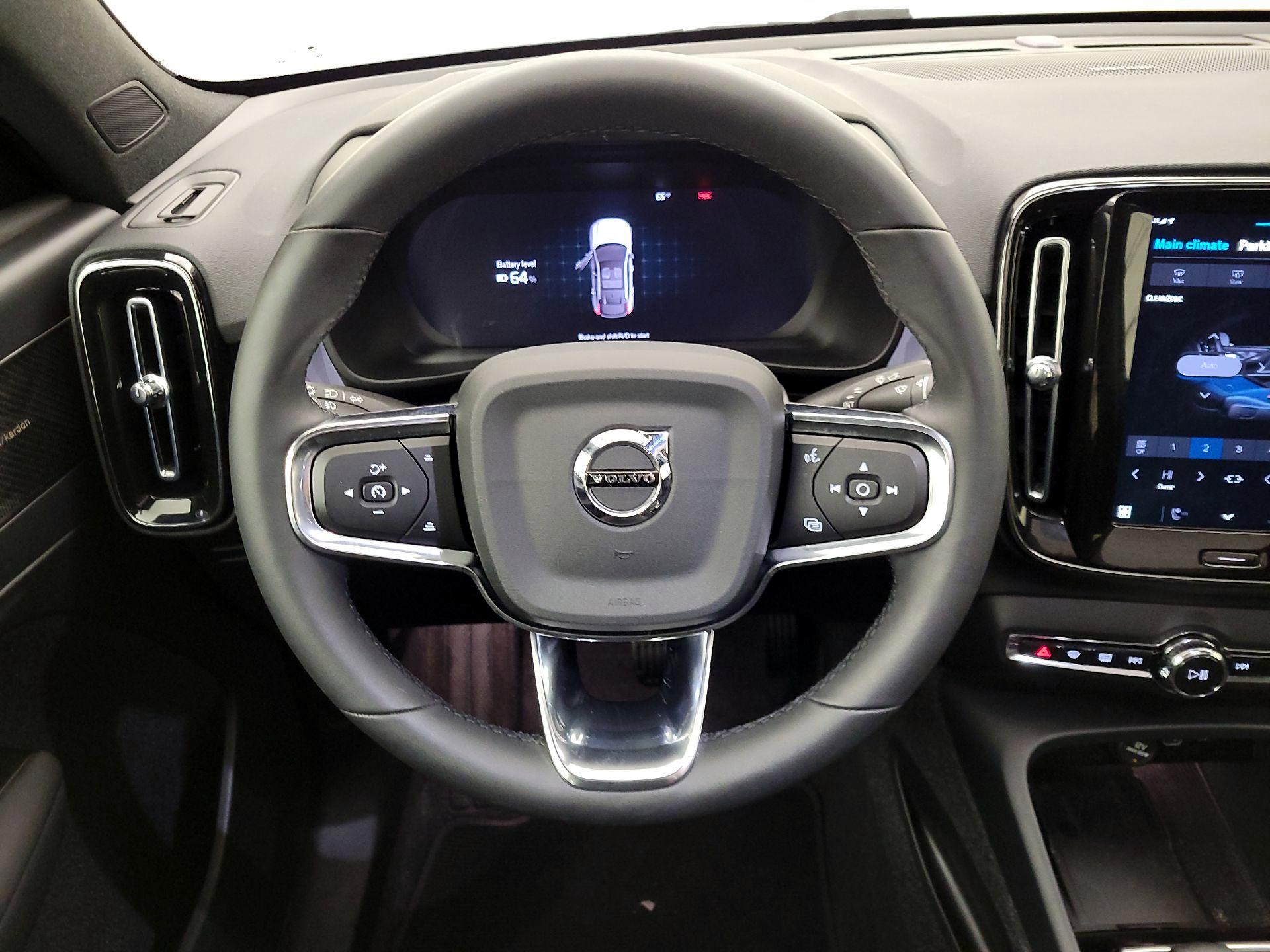 Thumbnail: 2022 Volvo C40 - 10