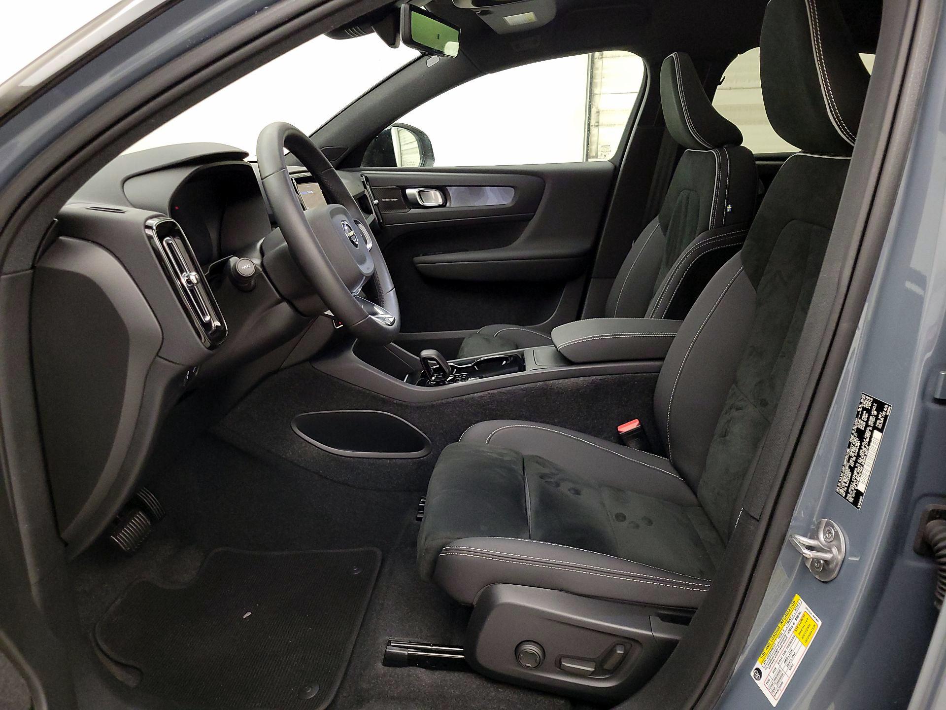 Thumbnail: 2022 Volvo C40 - 11