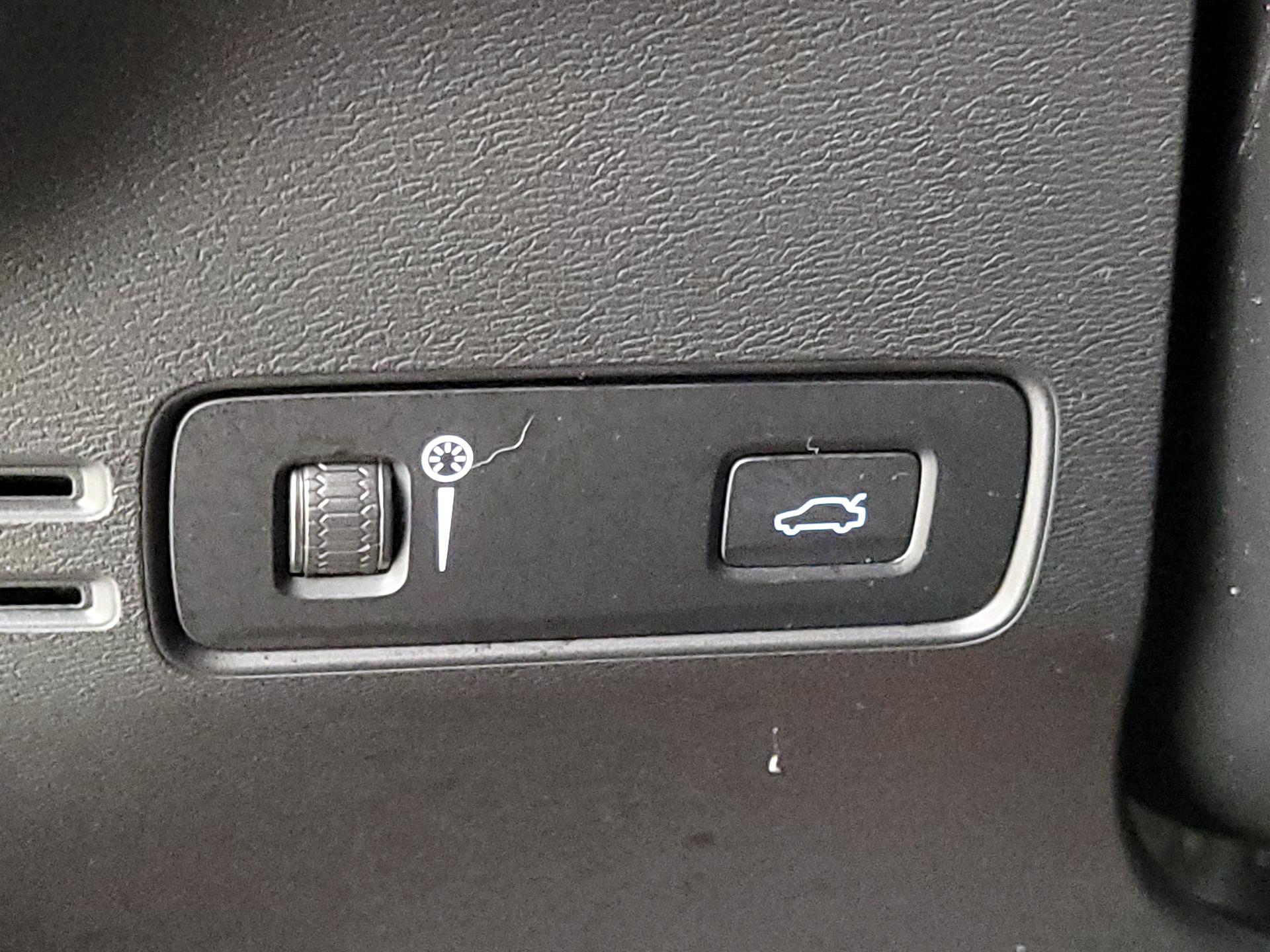 Thumbnail: 2022 Volvo C40 - 13