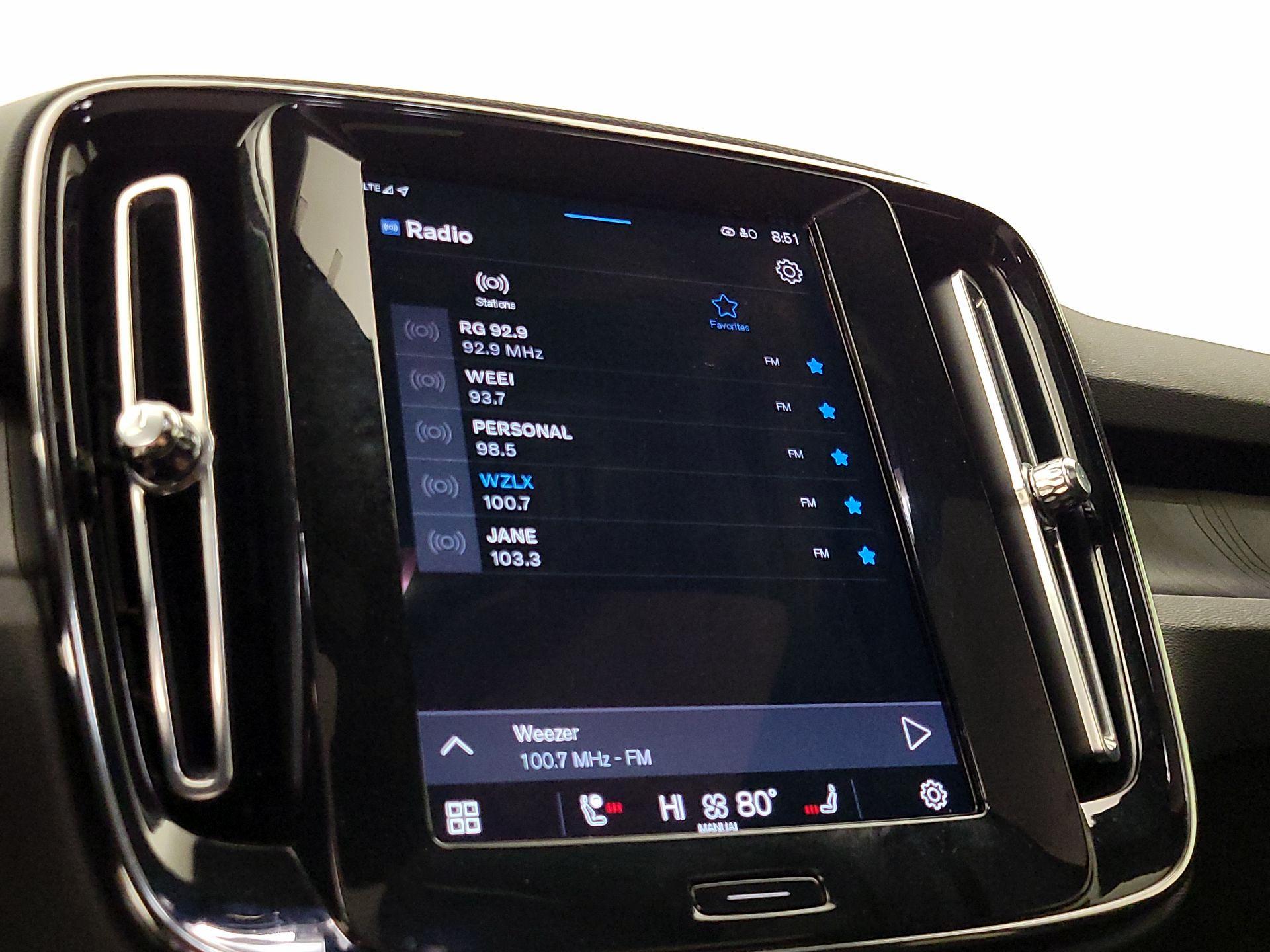 Thumbnail: 2022 Volvo C40 - 15