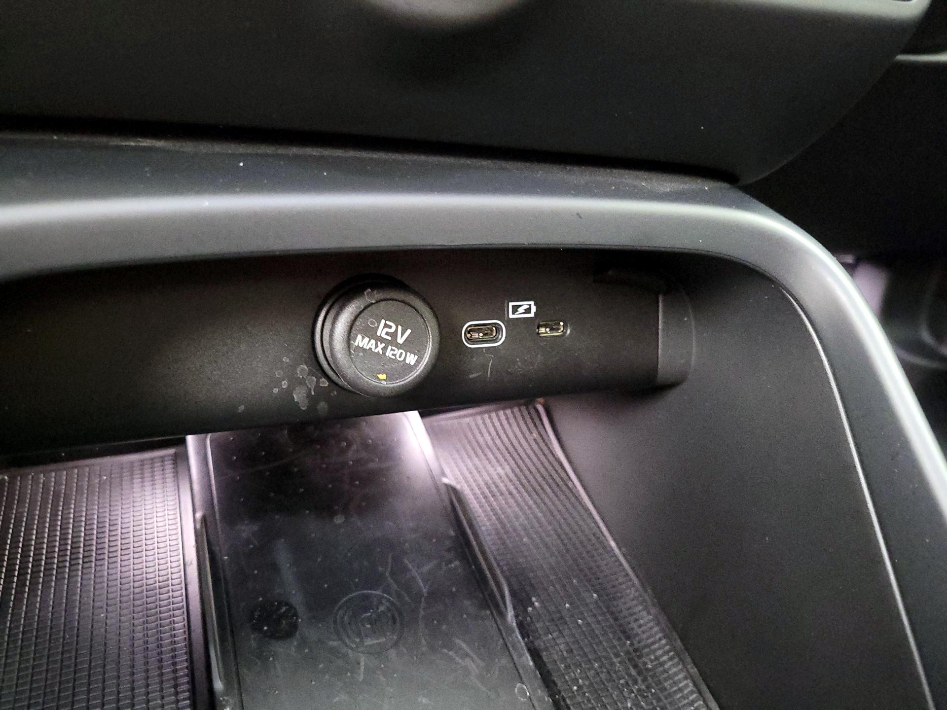 Thumbnail: 2022 Volvo C40 - 18