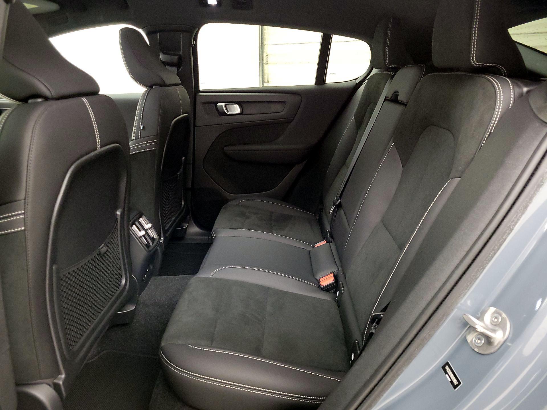 Thumbnail: 2022 Volvo C40 - 20