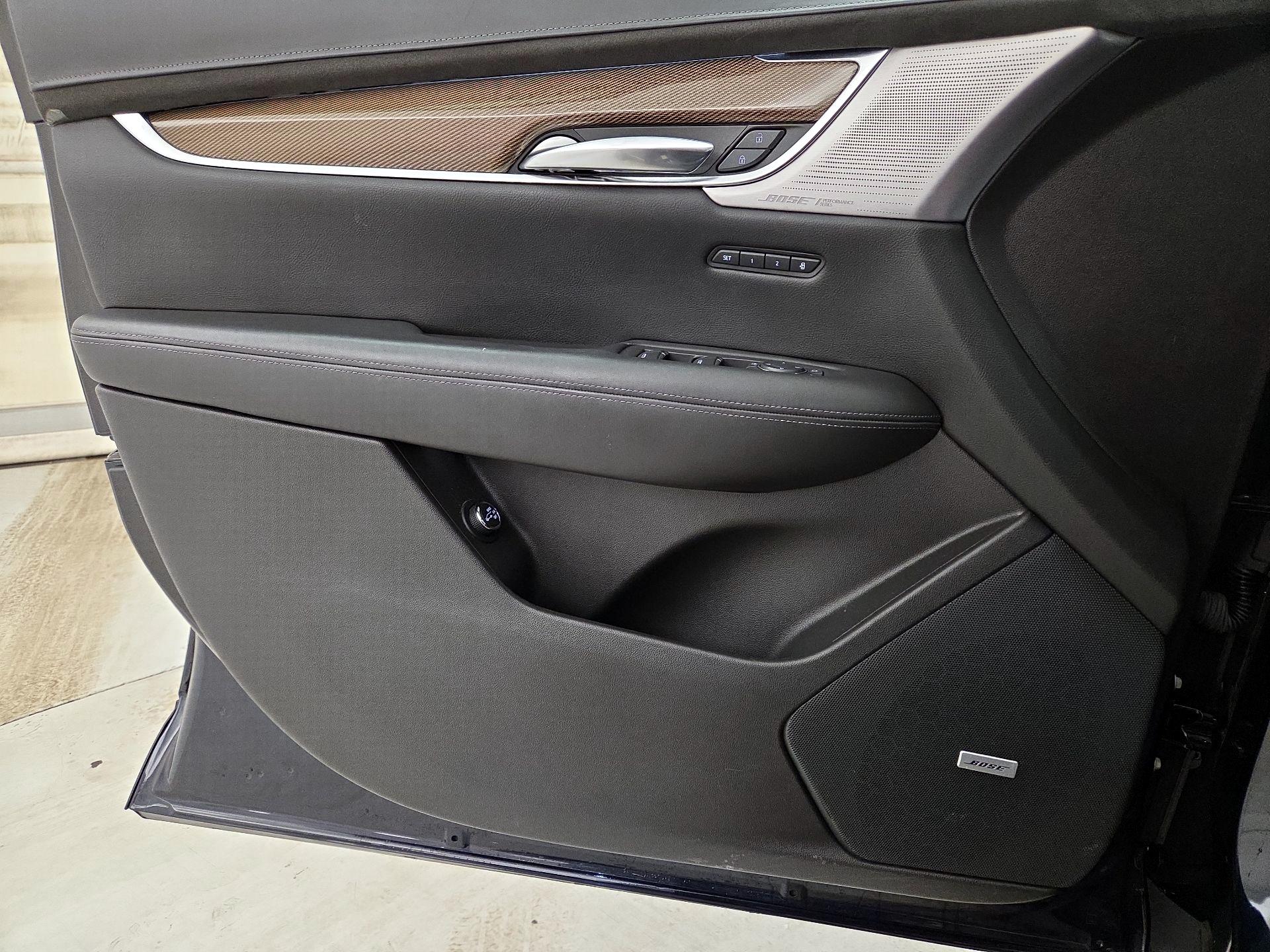 Thumbnail: 2021 Cadillac XT5 - 12