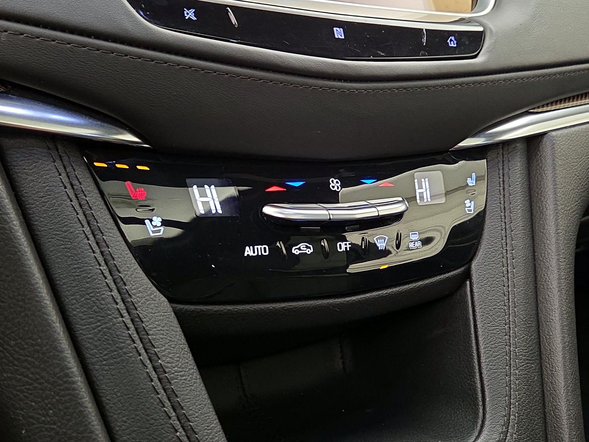 Thumbnail: 2021 Cadillac XT5 - 16