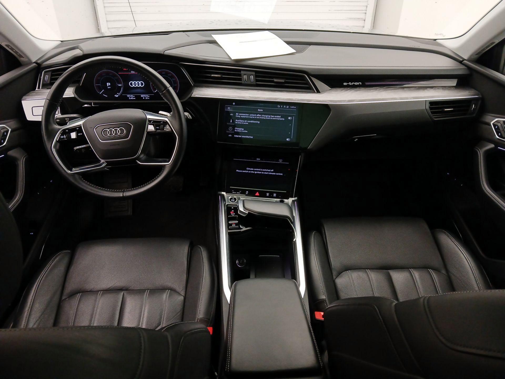 Thumbnail: 2021 Audi e-tron - 9