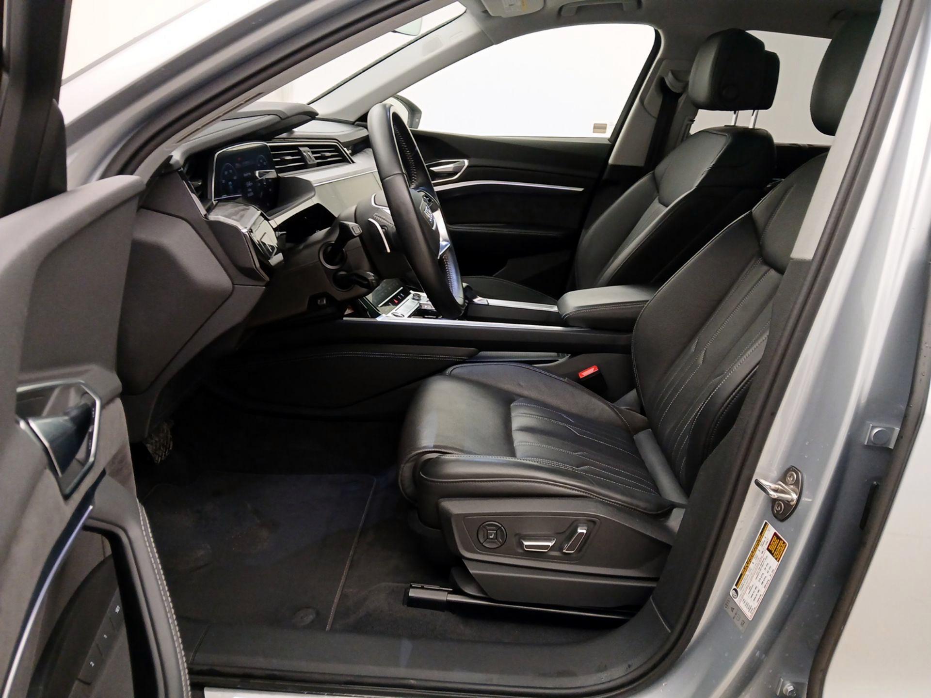 Thumbnail: 2021 Audi e-tron - 11