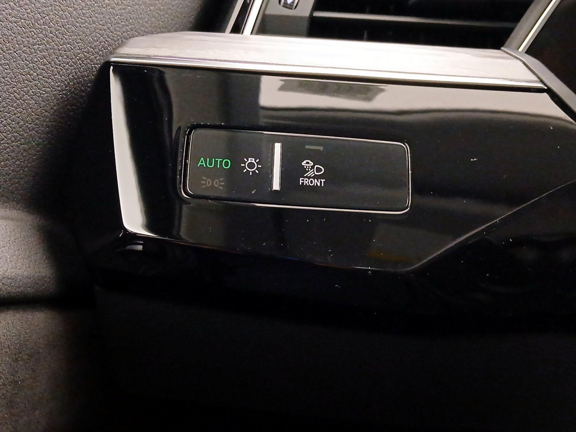 Thumbnail: 2021 Audi e-tron - 13