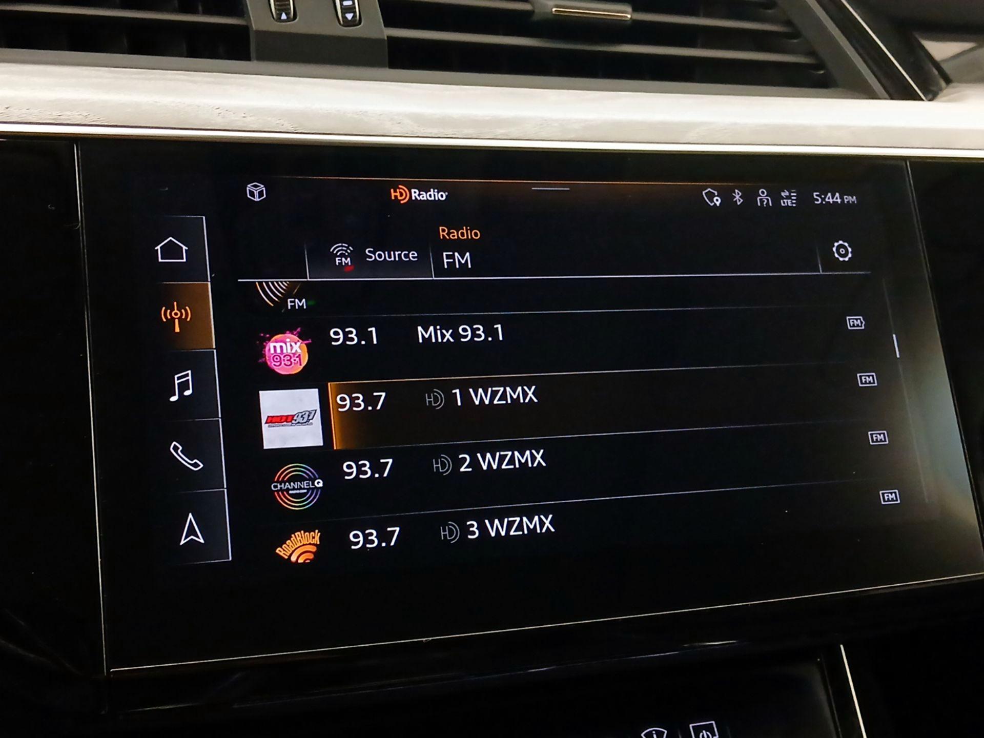 Thumbnail: 2021 Audi e-tron - 16