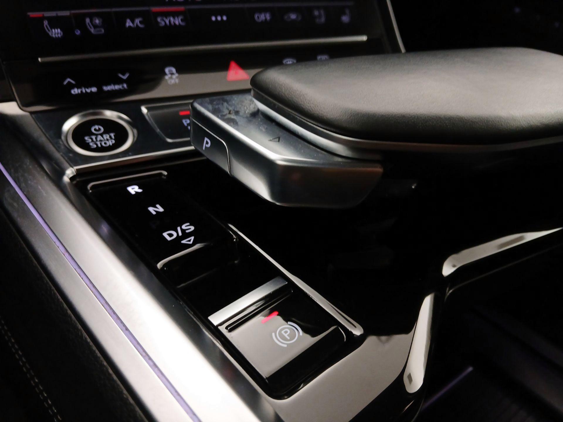 Thumbnail: 2021 Audi e-tron - 18