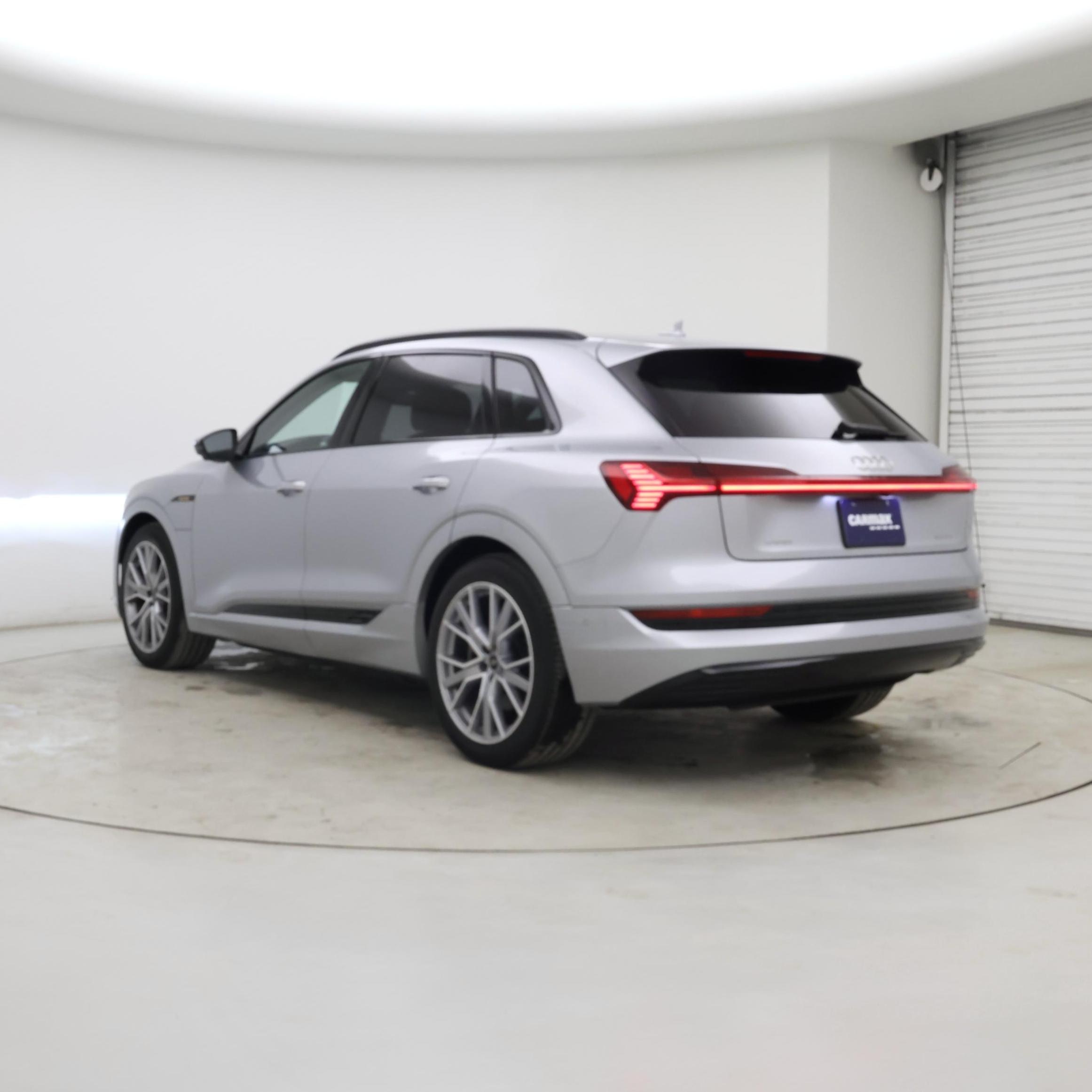 Thumbnail: 2021 Audi e-tron - 2